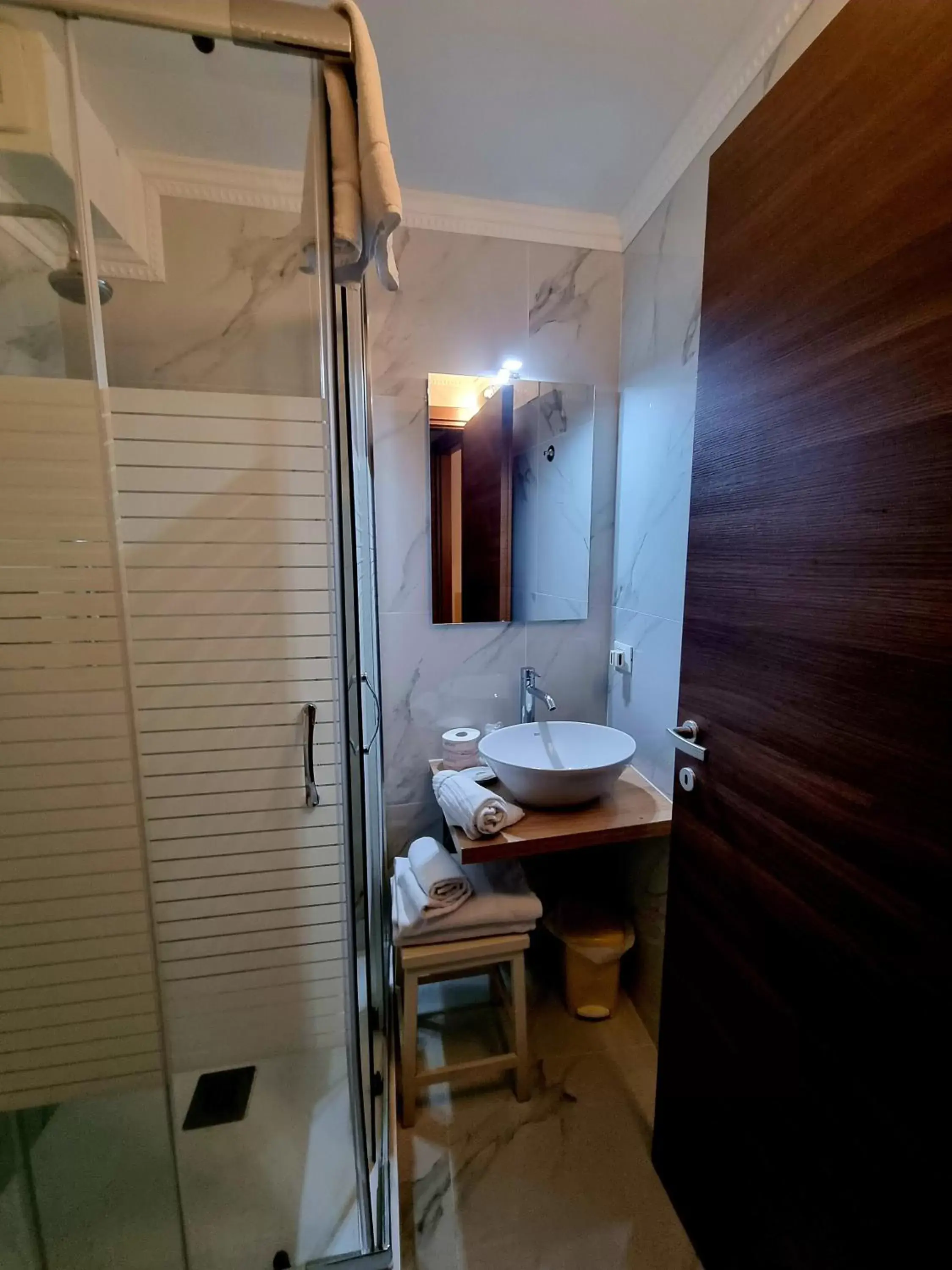 Shower, Bathroom in Albergo Casa Peron