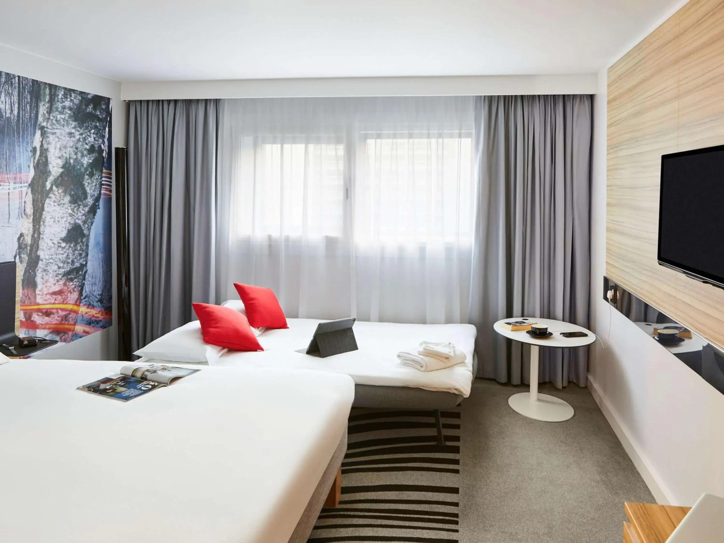 Photo of the whole room, Bed in Novotel Birmingham Airport