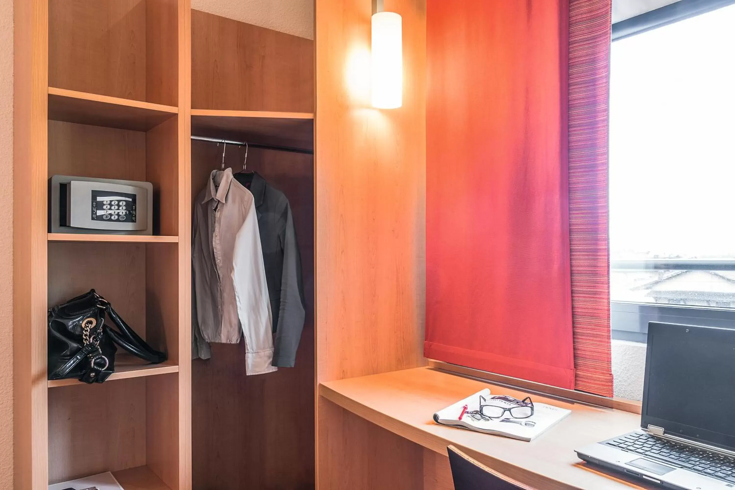 Seating area, TV/Entertainment Center in Hotel Ibis Milano Malpensa