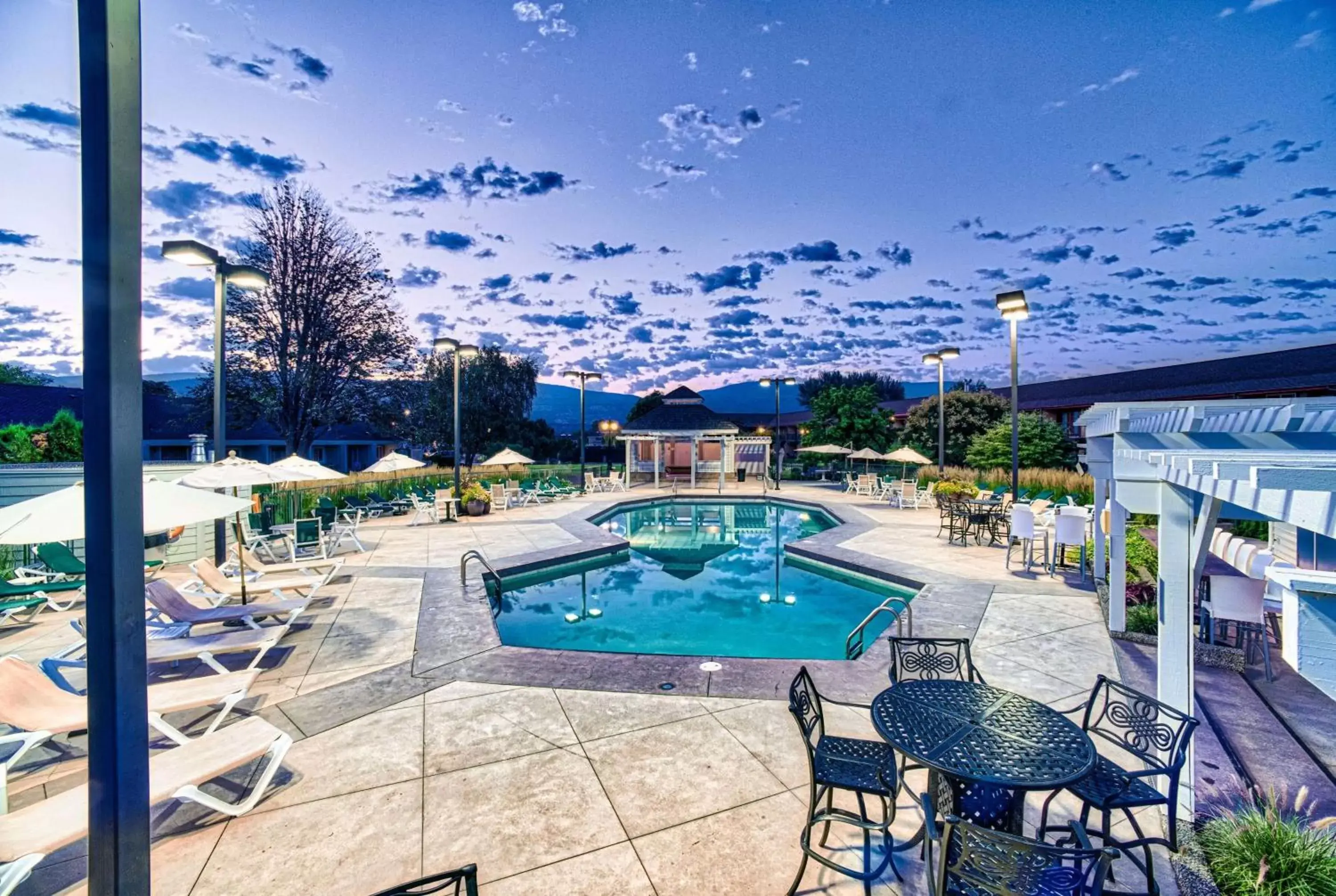 Pool view, Swimming Pool in Ramada by Wyndham Penticton Hotel & Suites