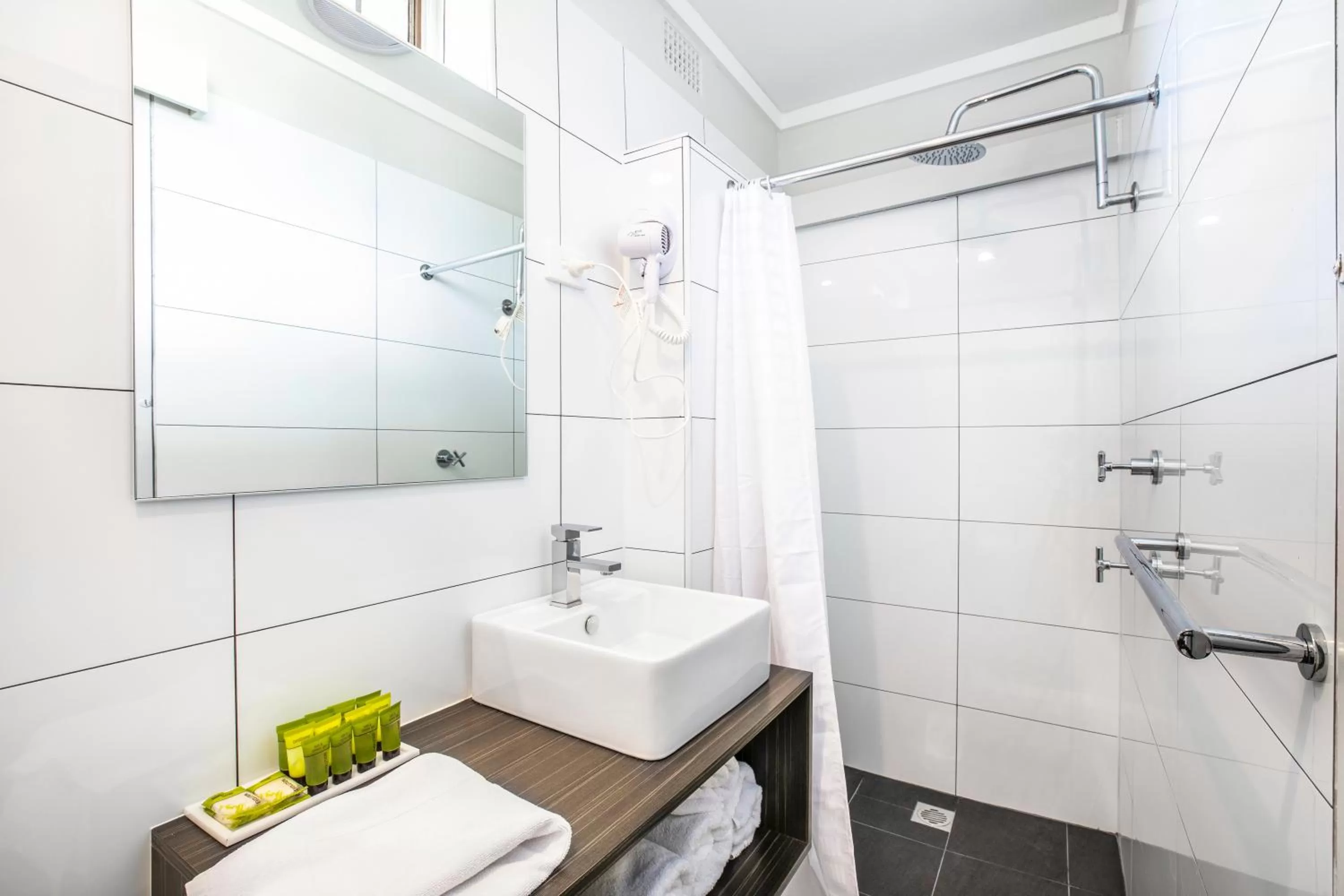 Shower in Nightcap at Jamison Hotel