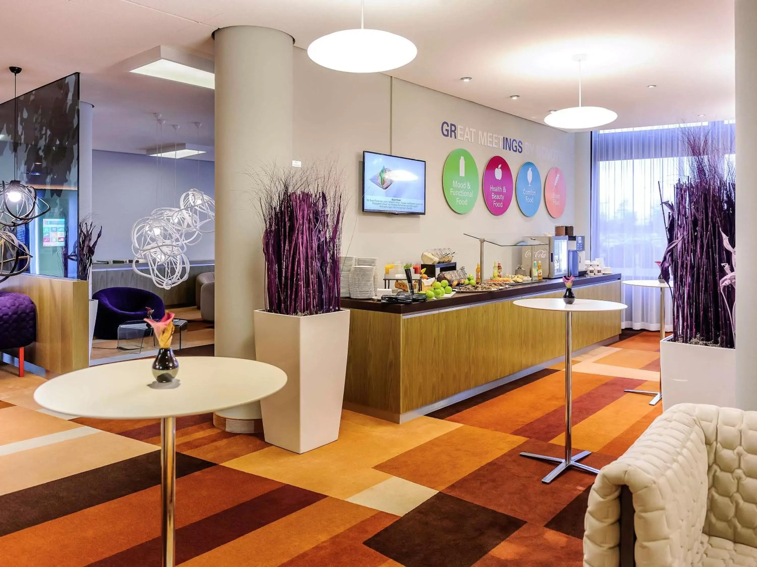 On site, Lobby/Reception in Novotel München Airport