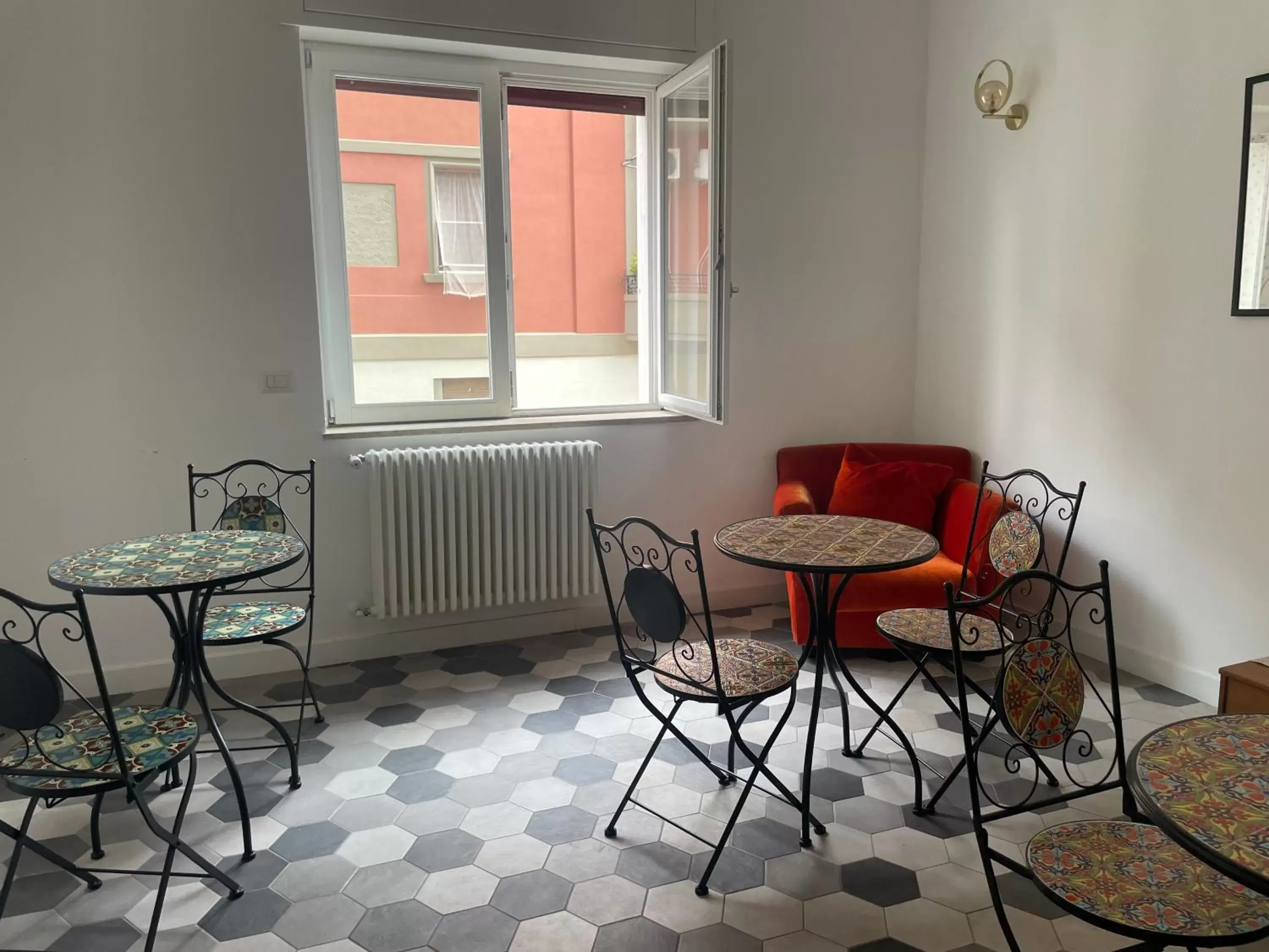 Living room, Seating Area in chiesa russa