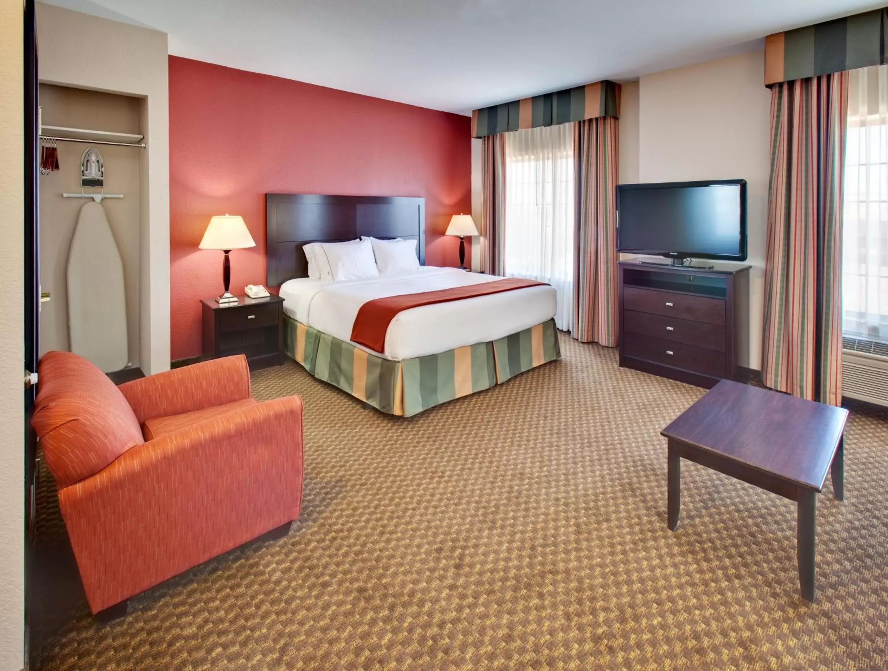 Photo of the whole room, Bed in Holiday Inn Express Hotel & Suites Pleasant Prairie-Kenosha, an IHG Hotel