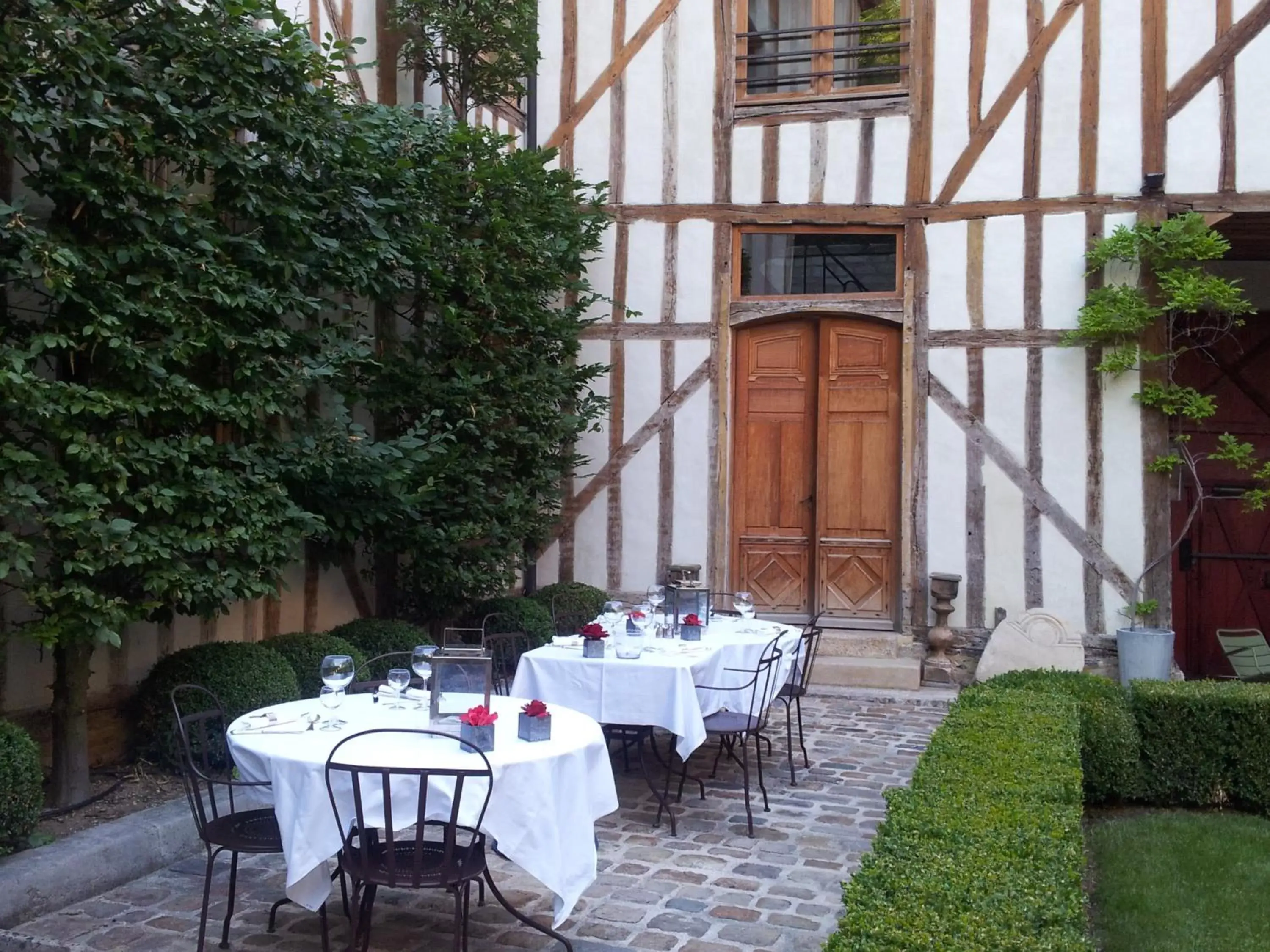 Restaurant/Places to Eat in Hôtel la Maison de Rhodes & Spa