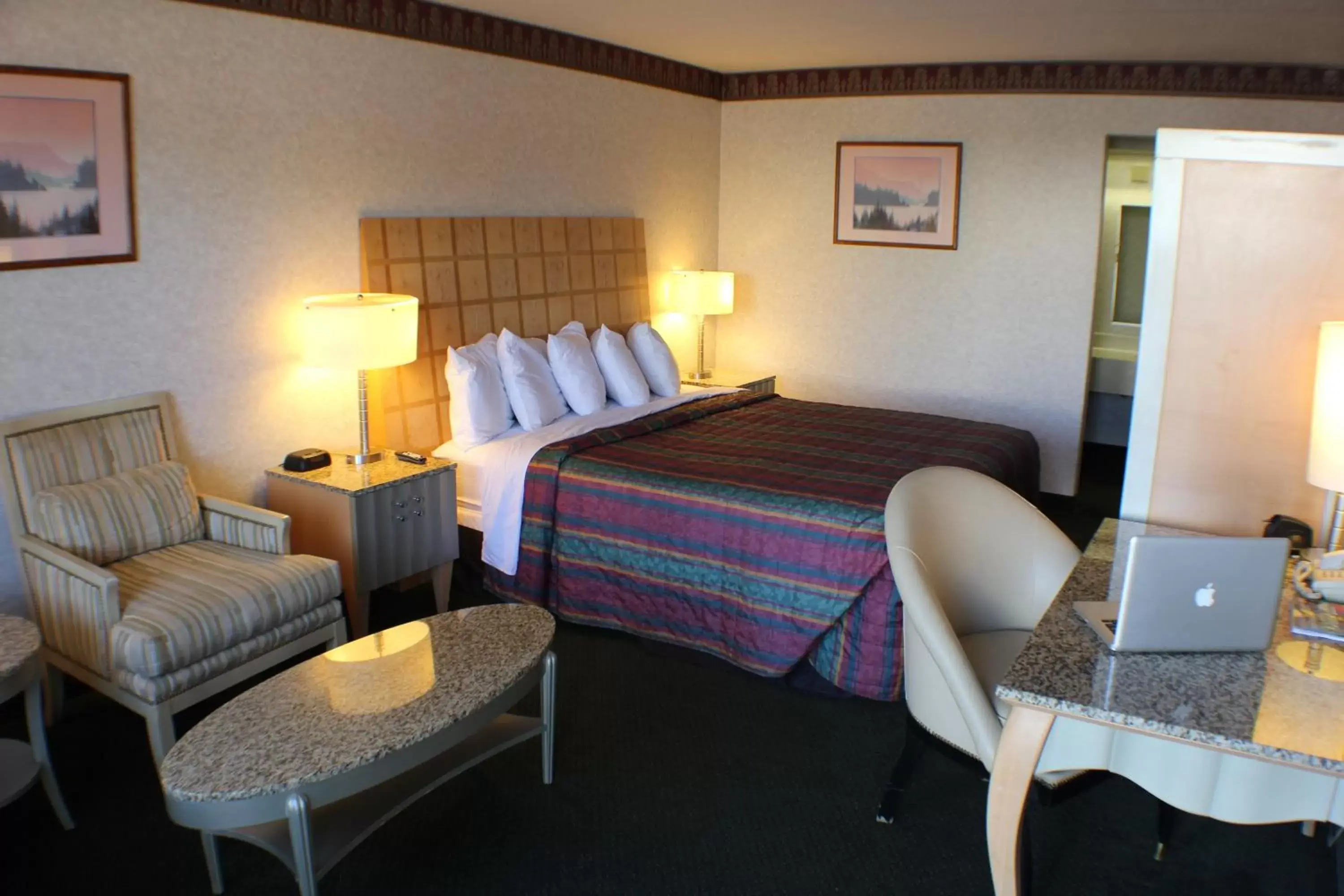 Photo of the whole room, Bed in Days Inn by Wyndham Greeneville