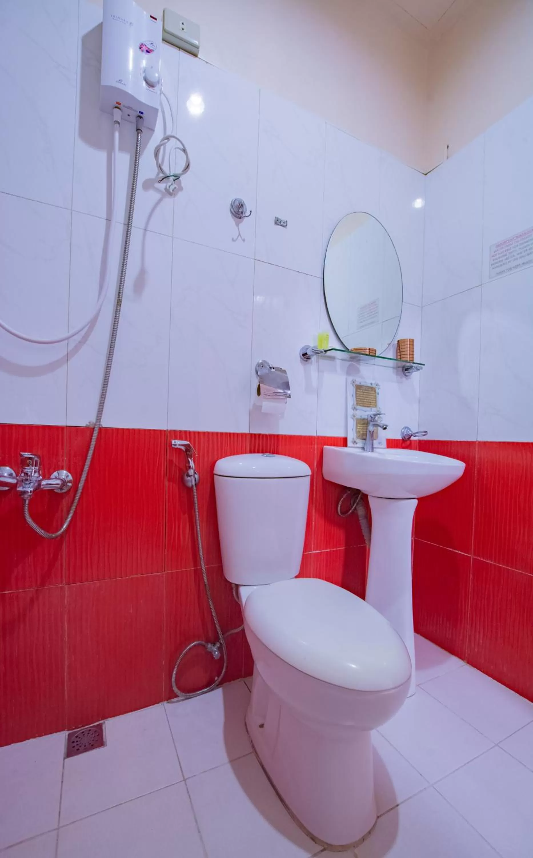 Bathroom in Jurias Garden Hotel