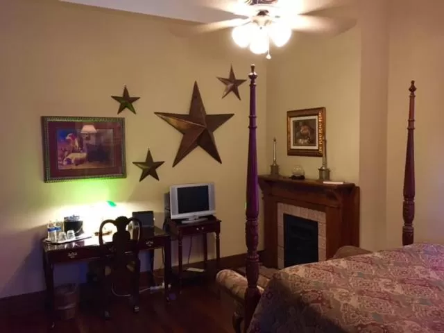 Bed in 1896 O'Malley House