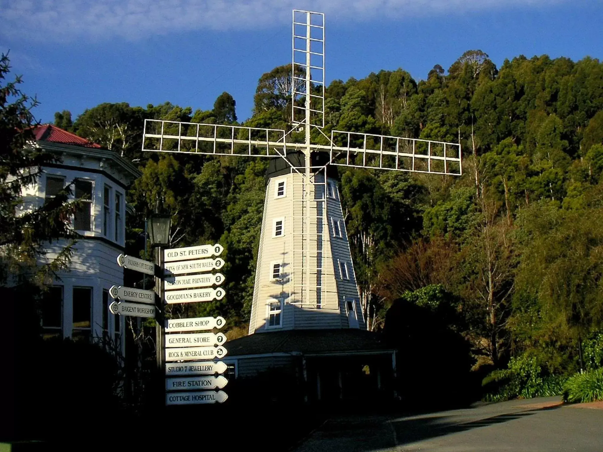 Nearby landmark, Property Building in Tudor Lodge Motel