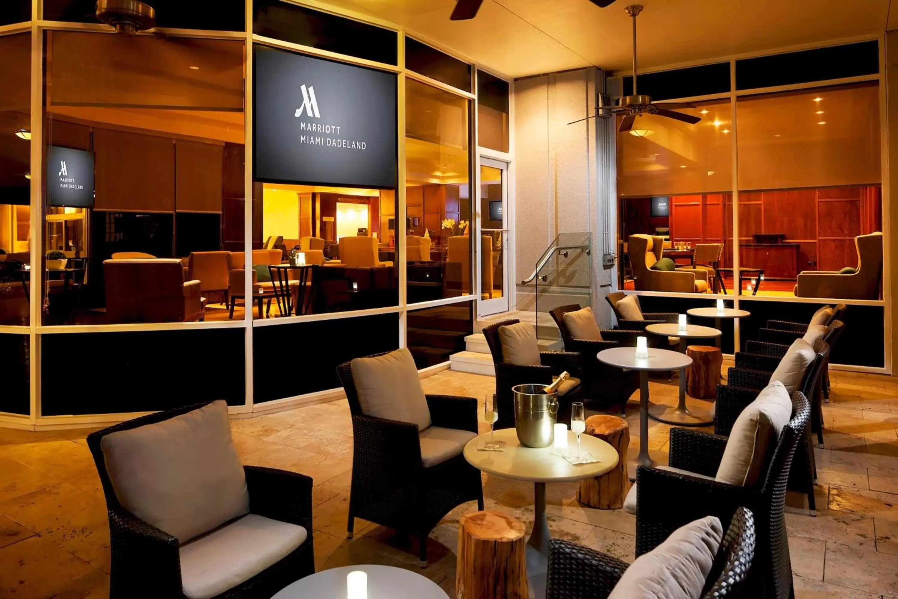 Restaurant/places to eat, Lounge/Bar in Miami Marriott Dadeland