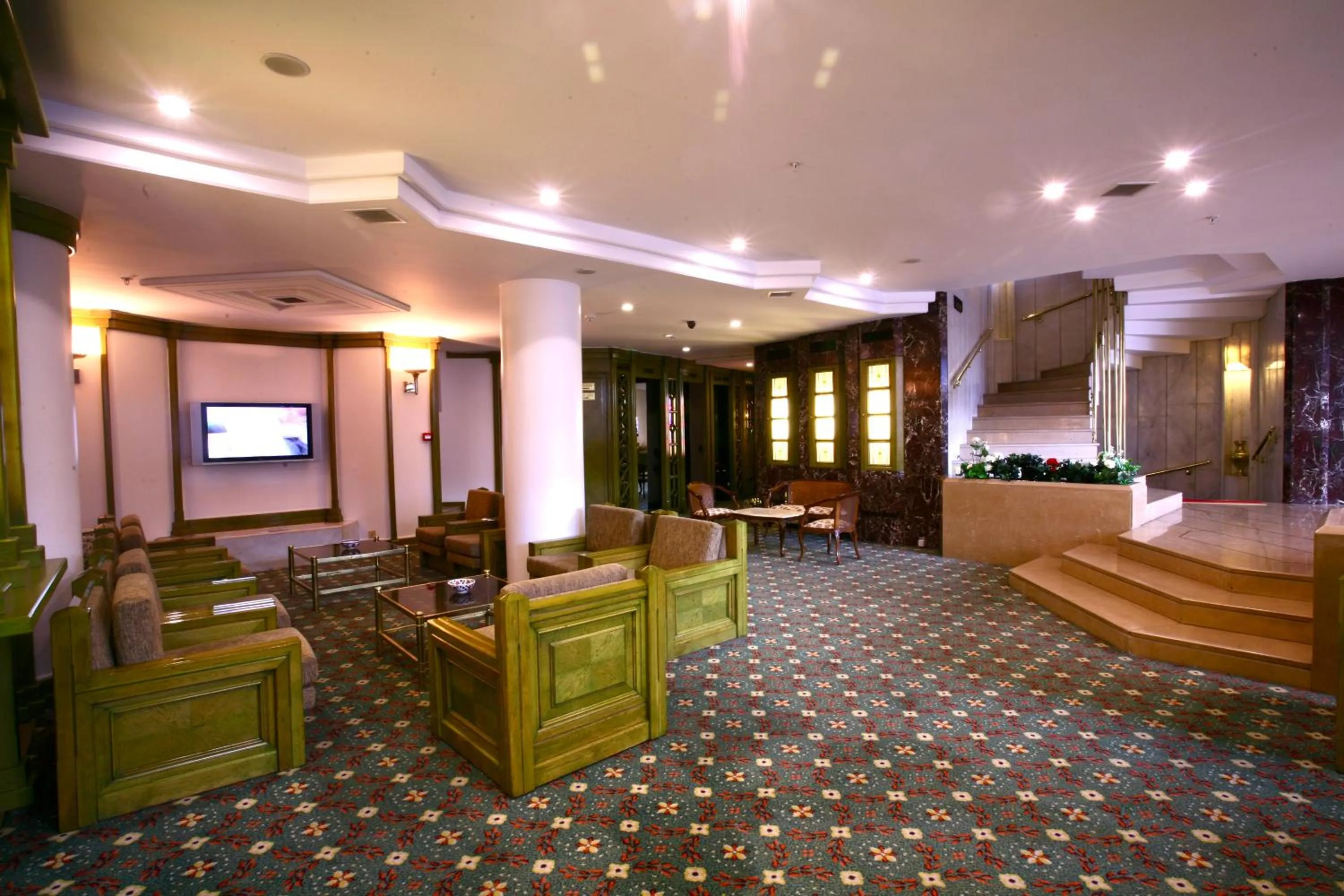 Communal lounge/ TV room in Istanbul Royal Hotel