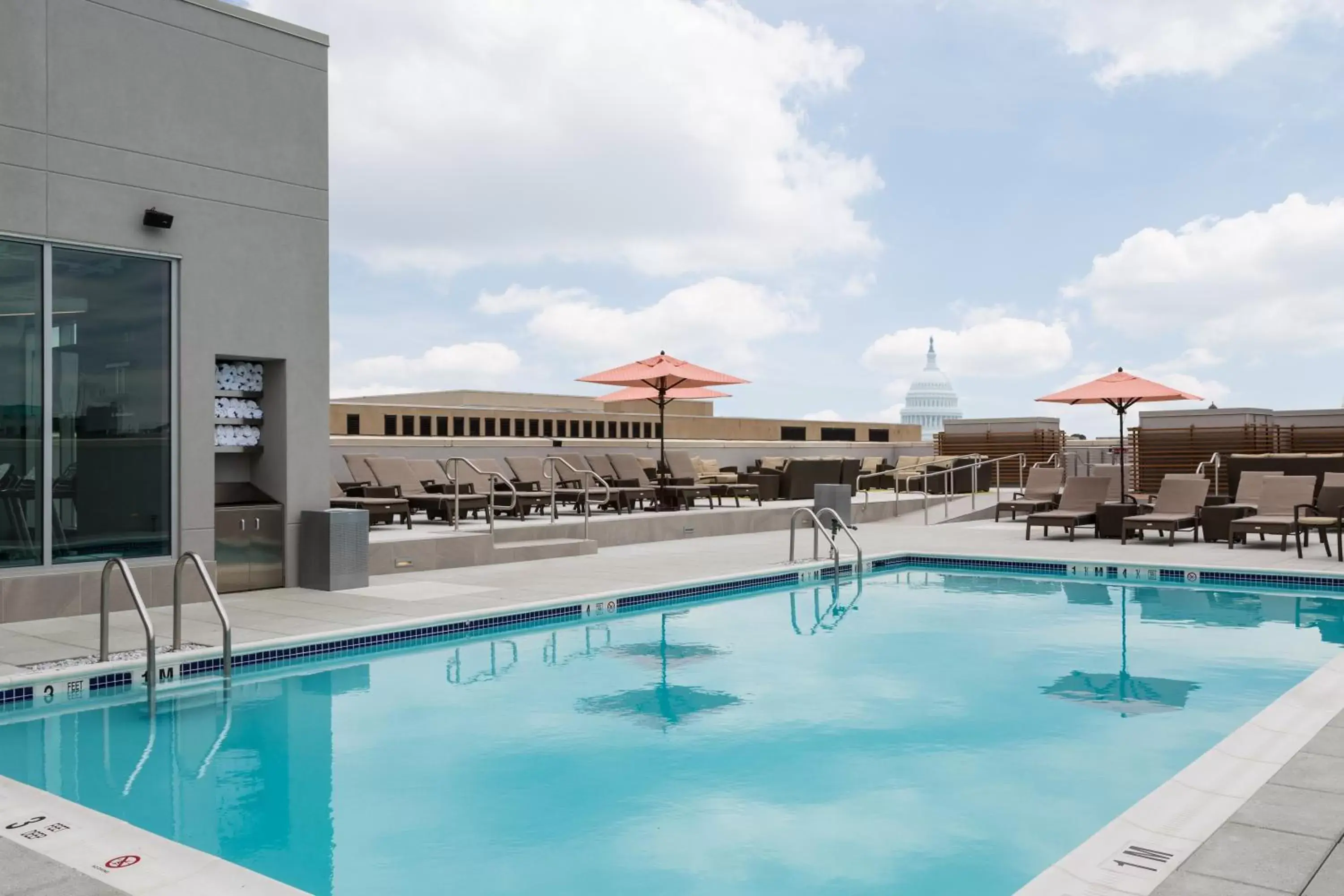 Swimming pool in Holiday Inn Washington Capitol-National Mall, an IHG Hotel