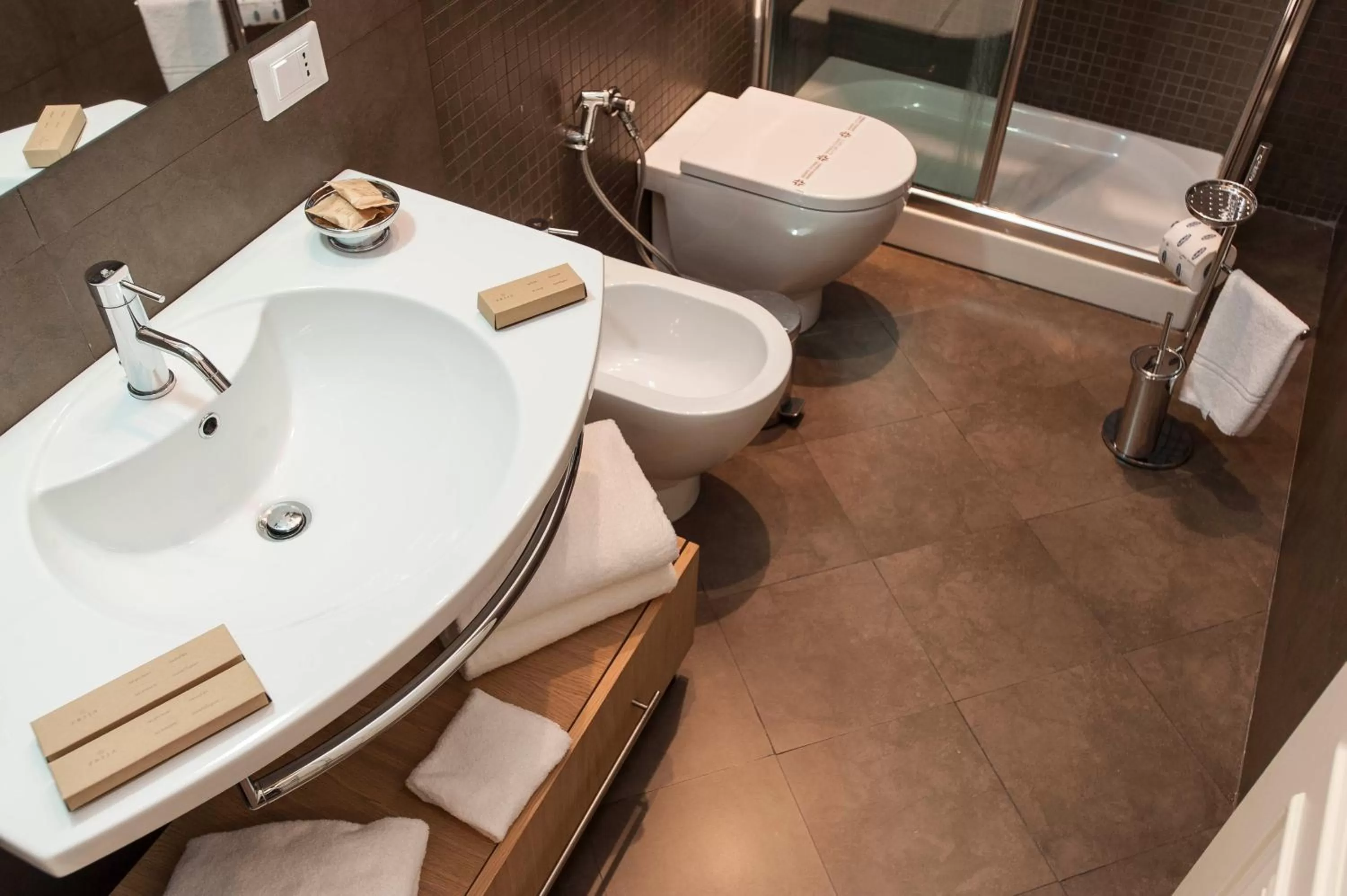 Shower in Palazzo Brunaccini Boutique Hotel