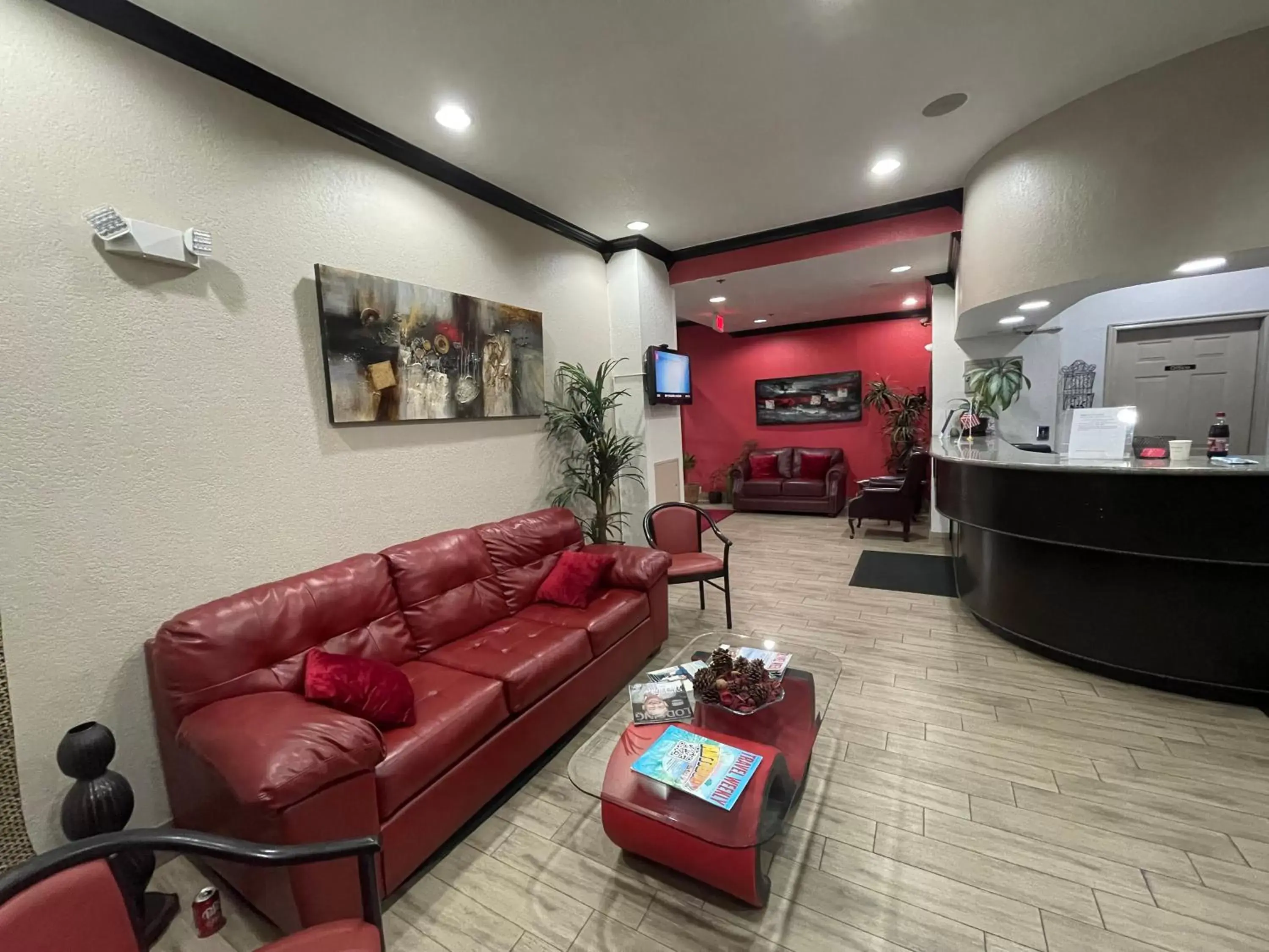 Lobby or reception, Seating Area in Ramada by Wyndham Oklahoma City Airport North