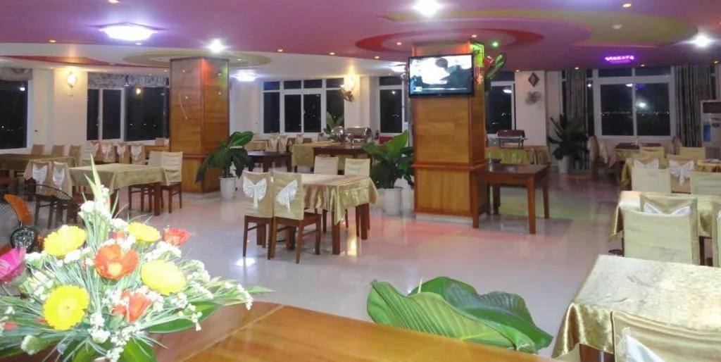 Restaurant/places to eat in Hoang Yen Canary Hotel