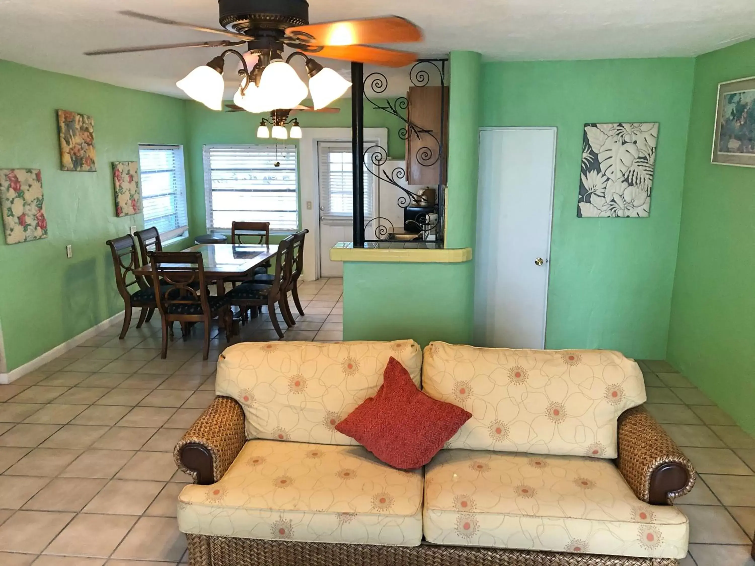 Living room, Seating Area in The Pelican Key Largo Cottages