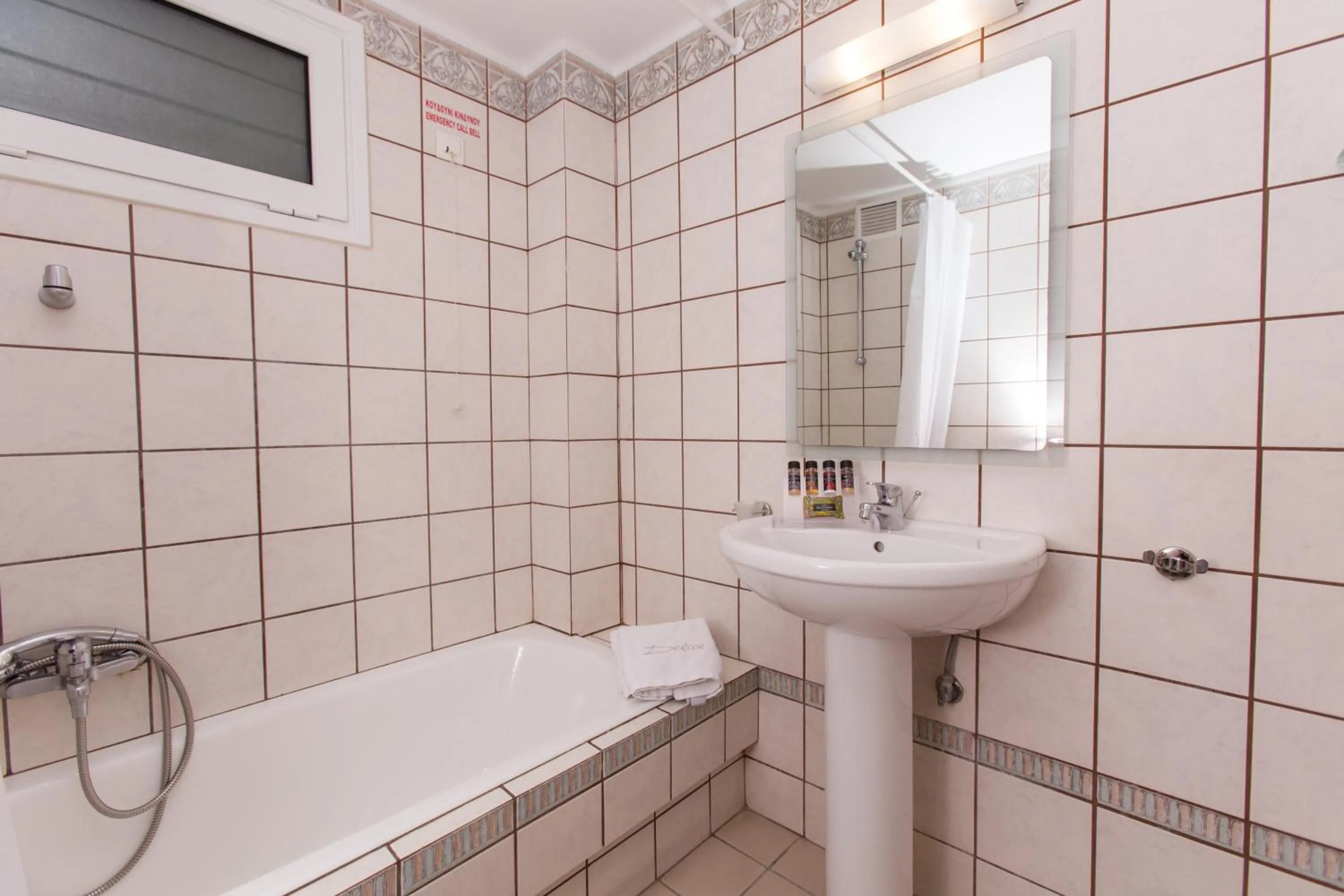 Bath in Delice Hotel - Family Apartments