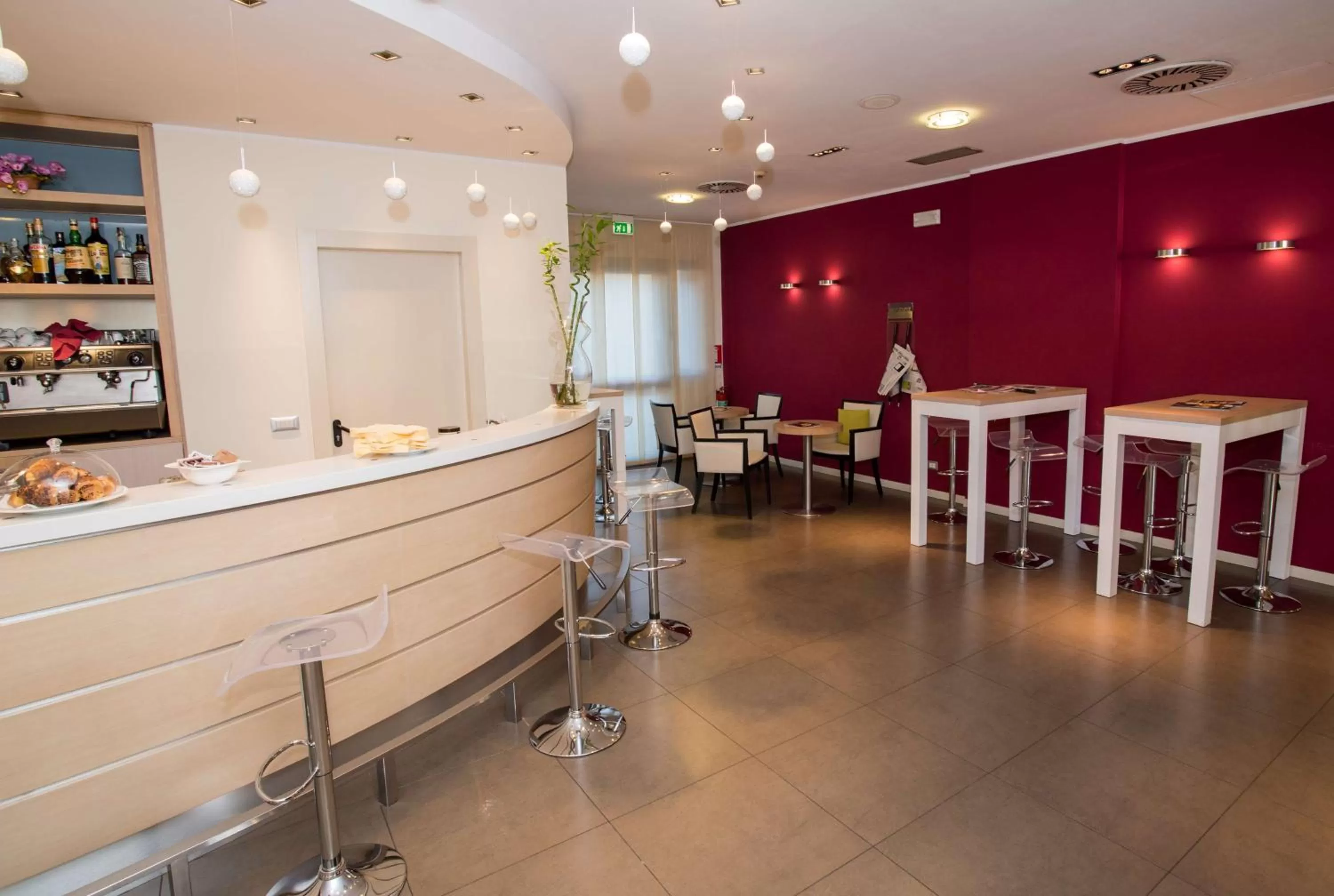 Restaurant/places to eat in Best Western Palace Inn Hotel