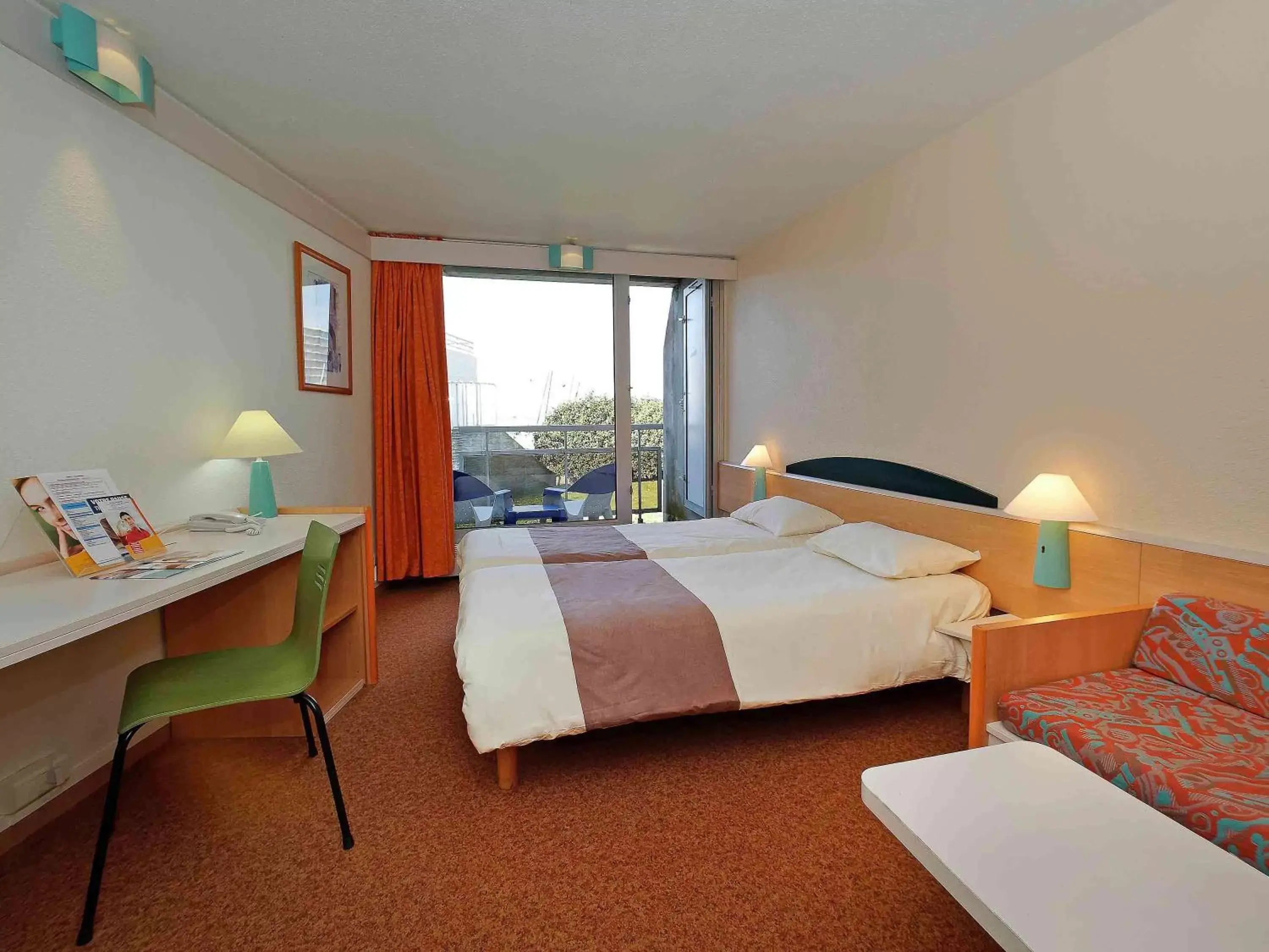 Photo of the whole room, Bed in ibis Thalassa Le Touquet