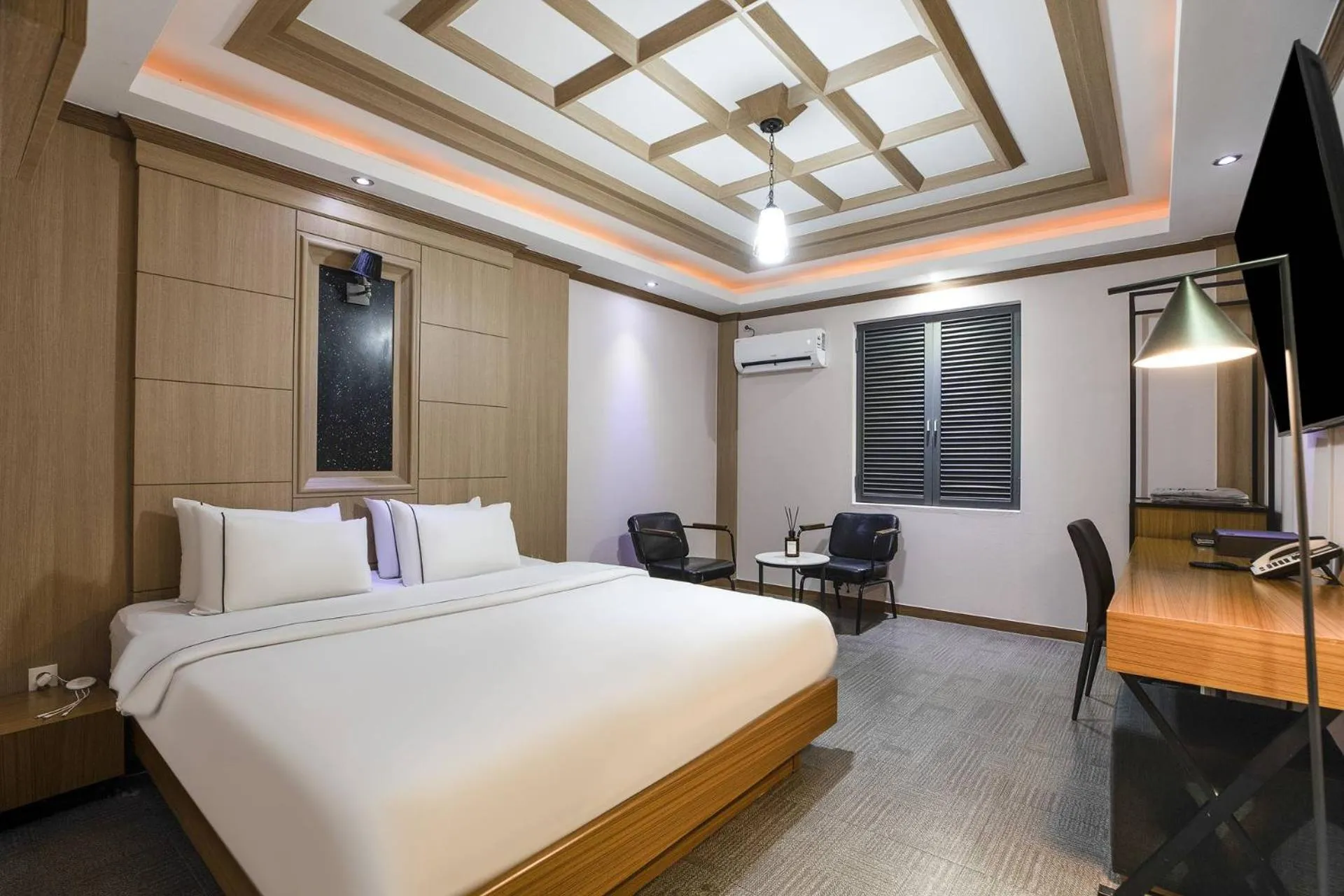 Bed in Central Plaza Hotel