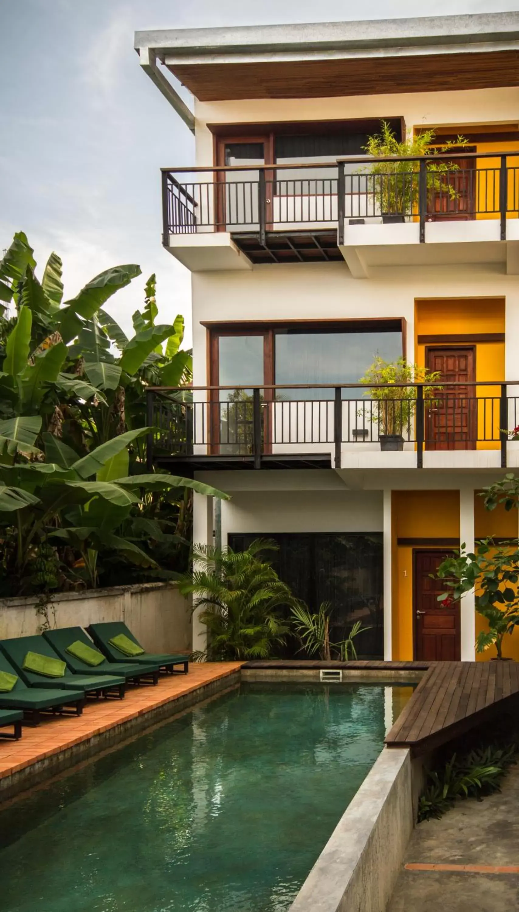 Facade/entrance, Swimming Pool in Pages Rooms Hotel