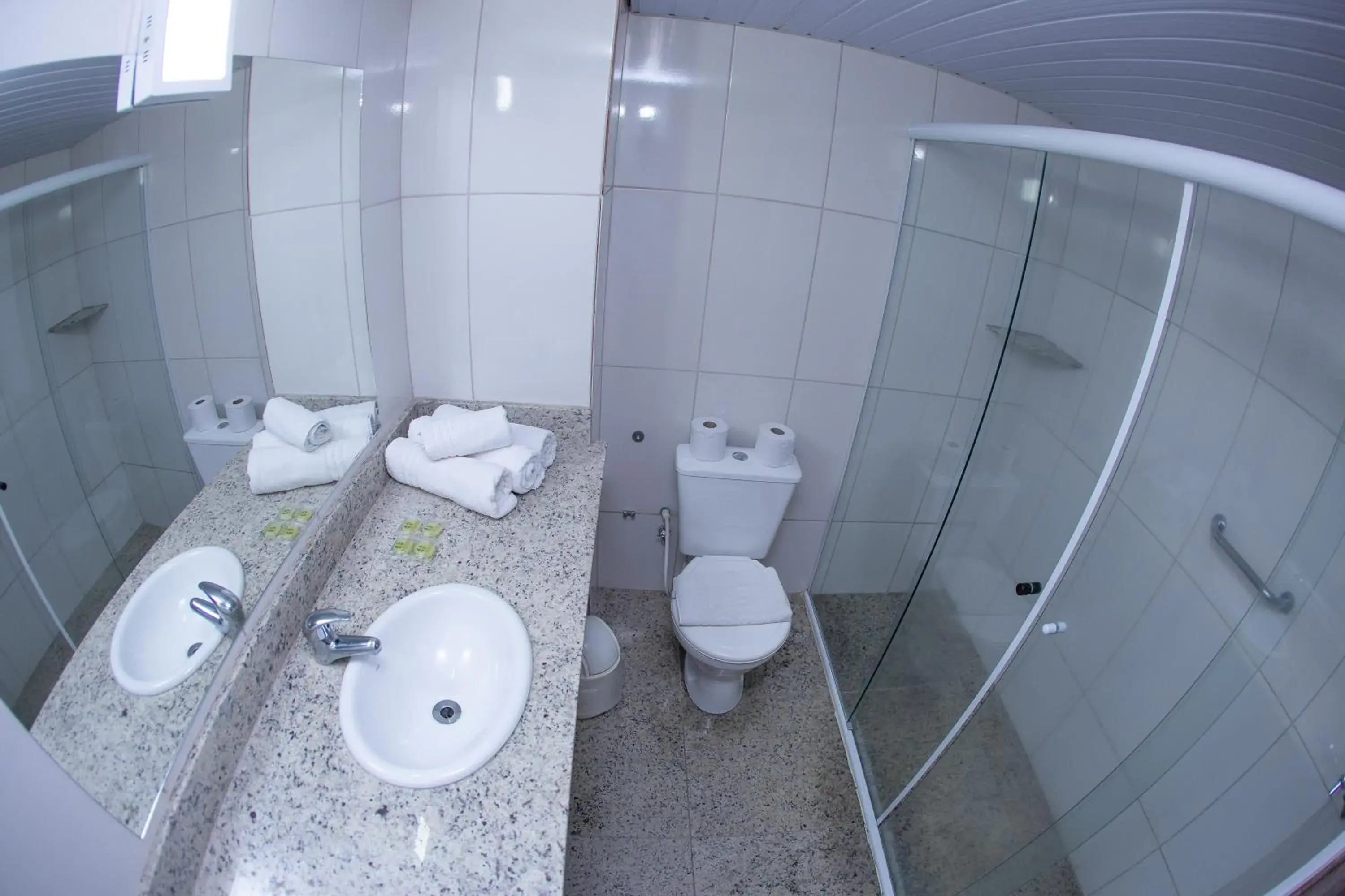 Bathroom in Nacional Inn Poços de Caldas - Lazer completo e Gastronomia no Centro