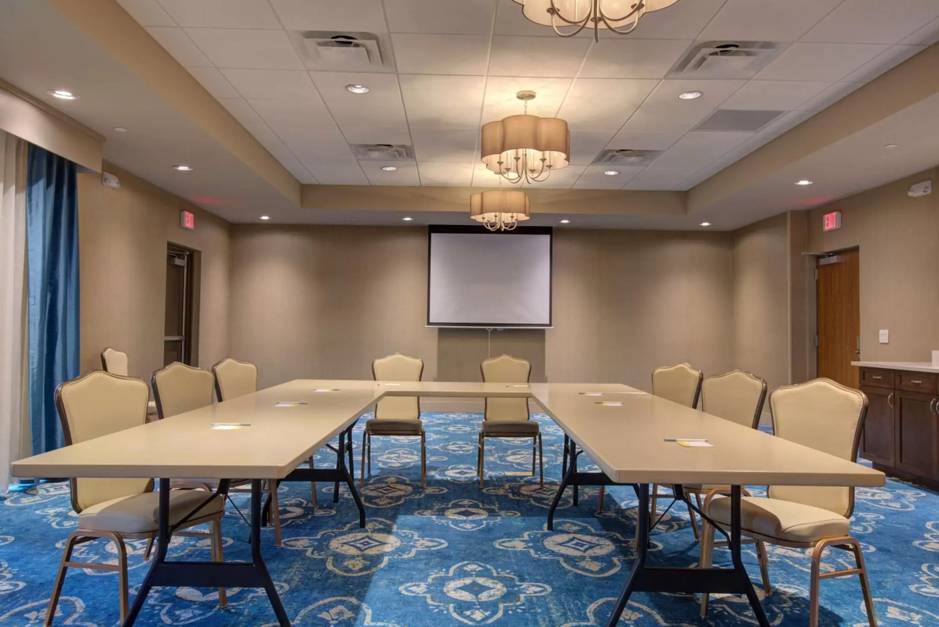 Meeting/conference room in Hampton Inn & Suites by Hilton Tampa Busch Gardens Area