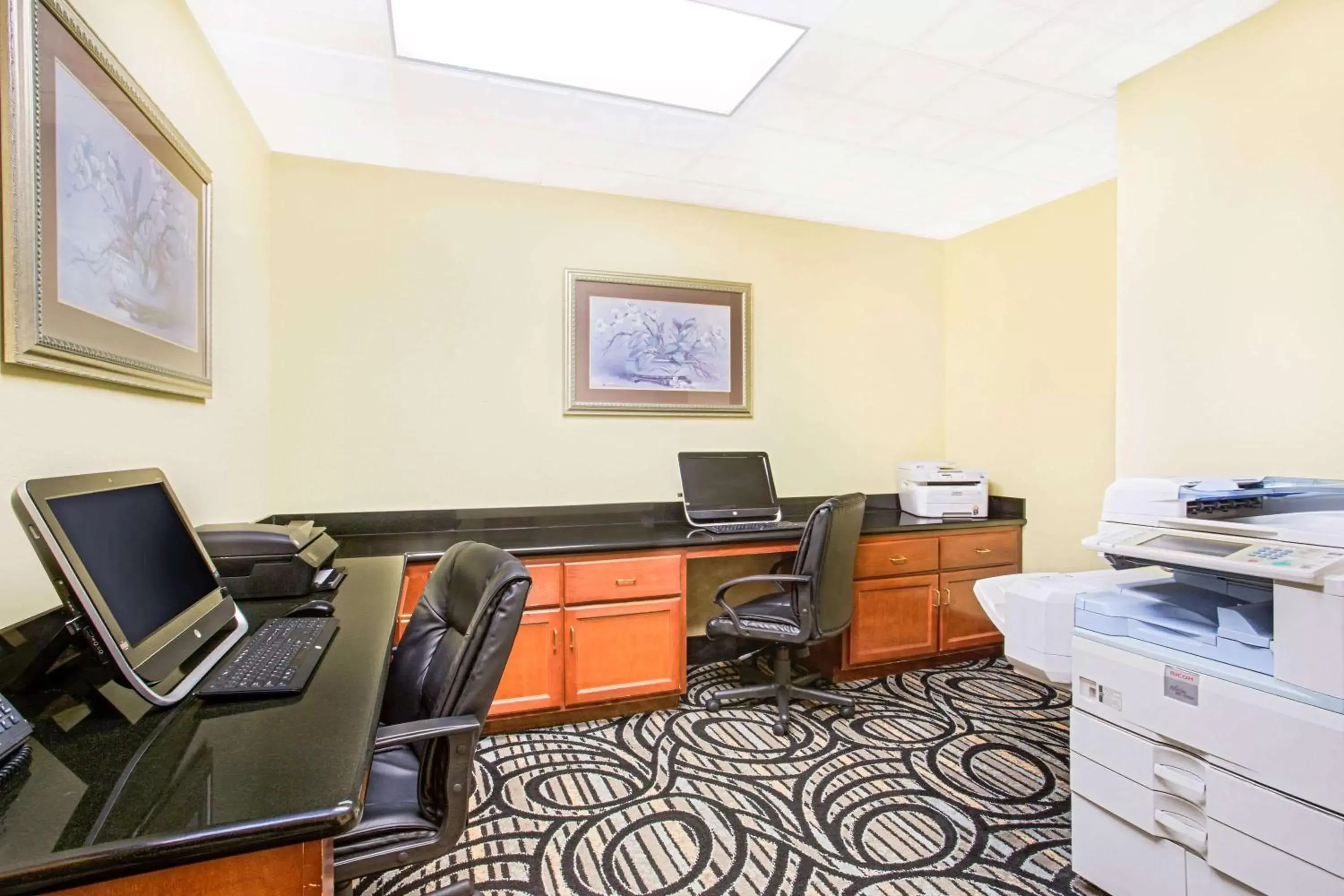 On site, Business Area/Conference Room in Holiday Inn Express & Suites - Mobile - I-65, an IHG Hotel