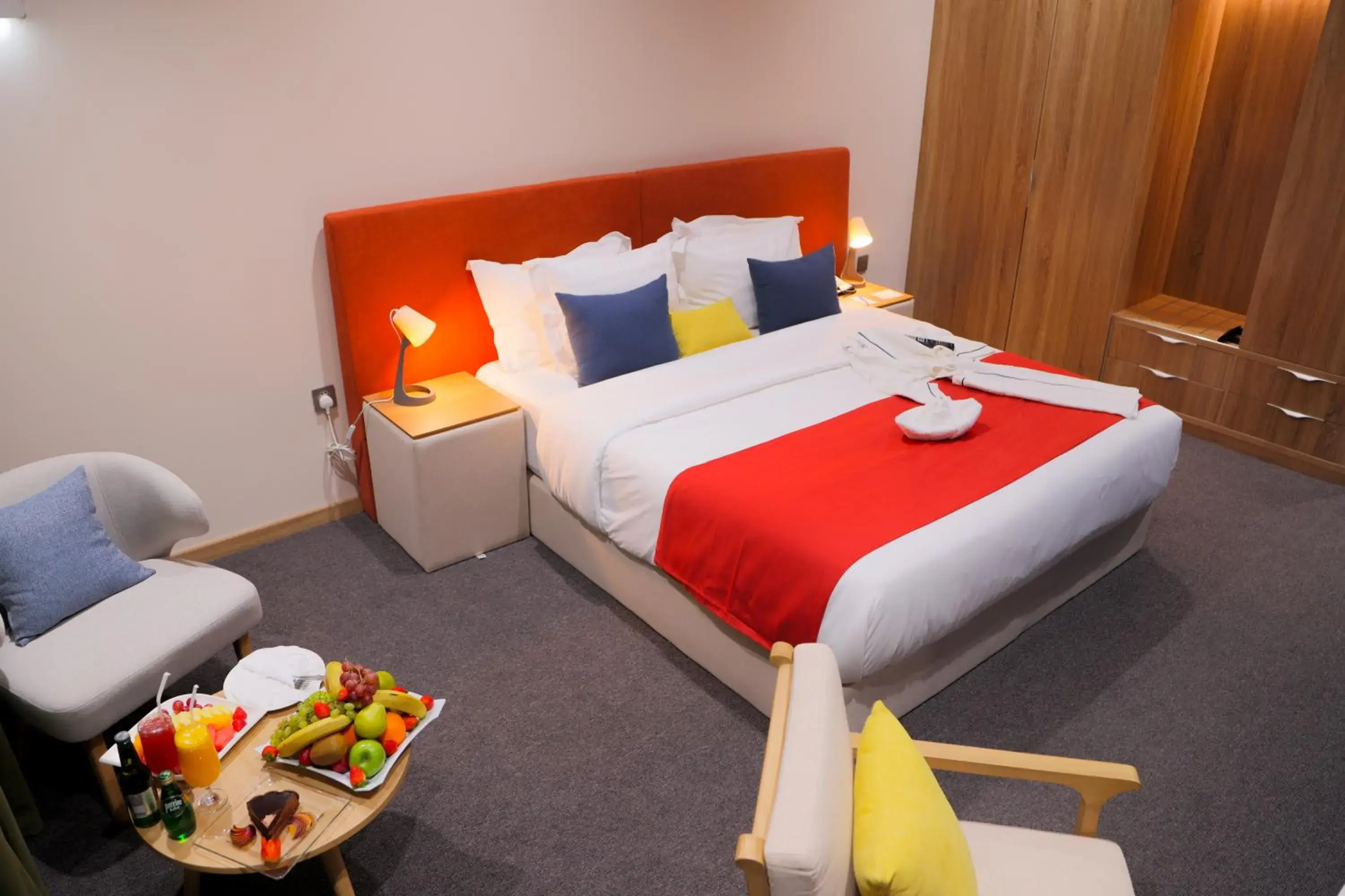 Guests, Bed in Novotel Suites Riyadh Dyar