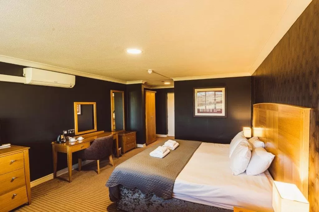 King Room with Garden View in Warwickshire Park Hotel