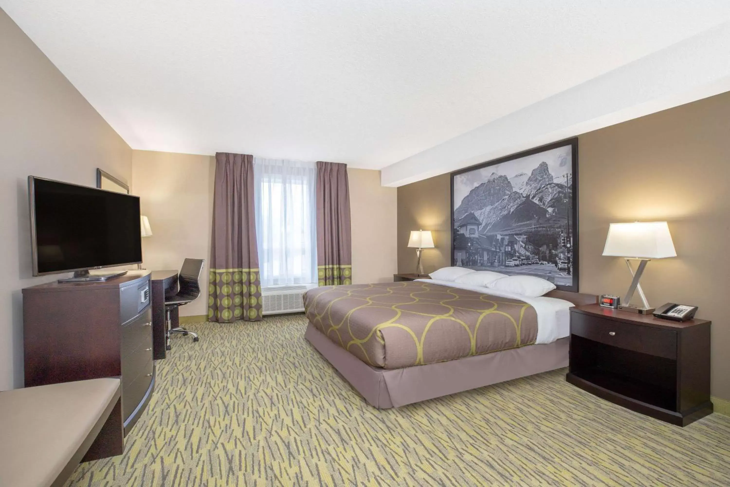 Photo of the whole room, Bed in Super 8 by Wyndham Canmore