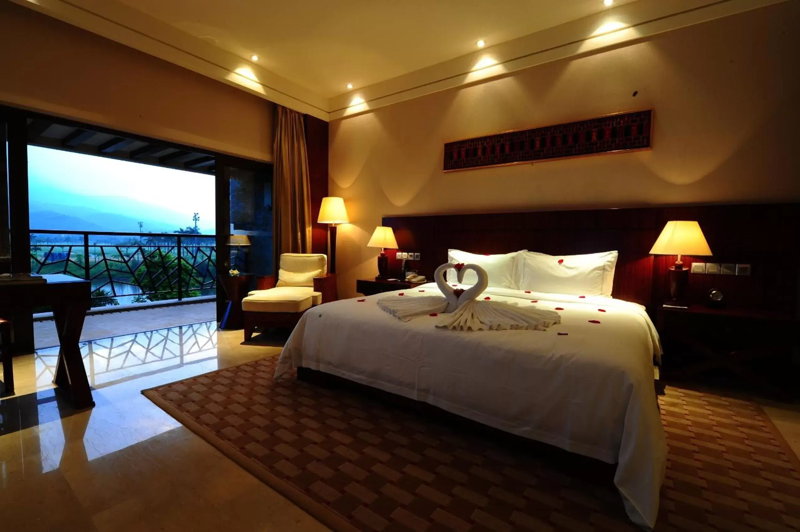 Bedroom, Bed in Grand Metropark Villa Resort Sanya Yalong Bay