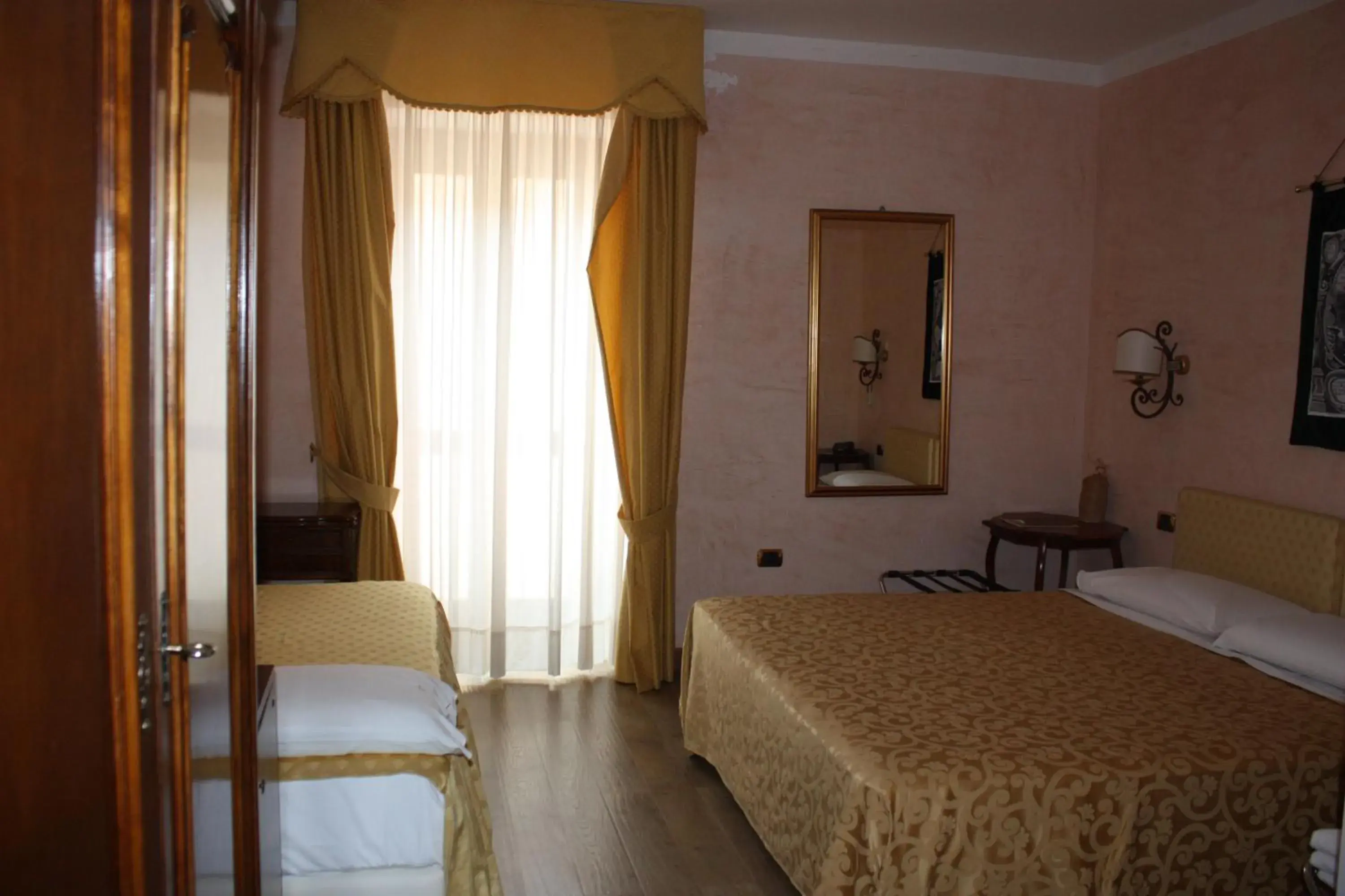 Bedroom, Bed in Hotel Sant'Agostino