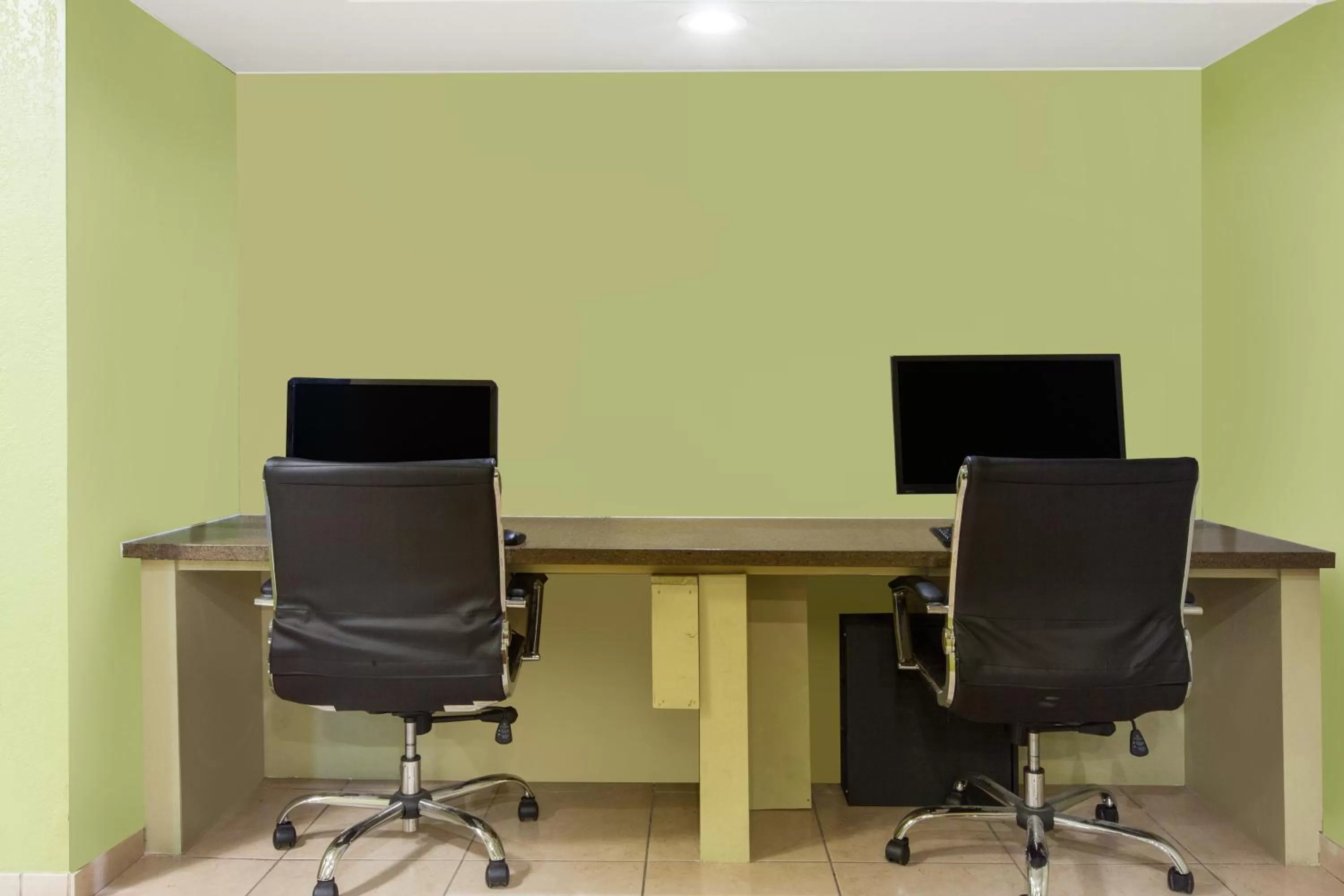 Business facilities in Days Inn by Wyndham San Jose Airport