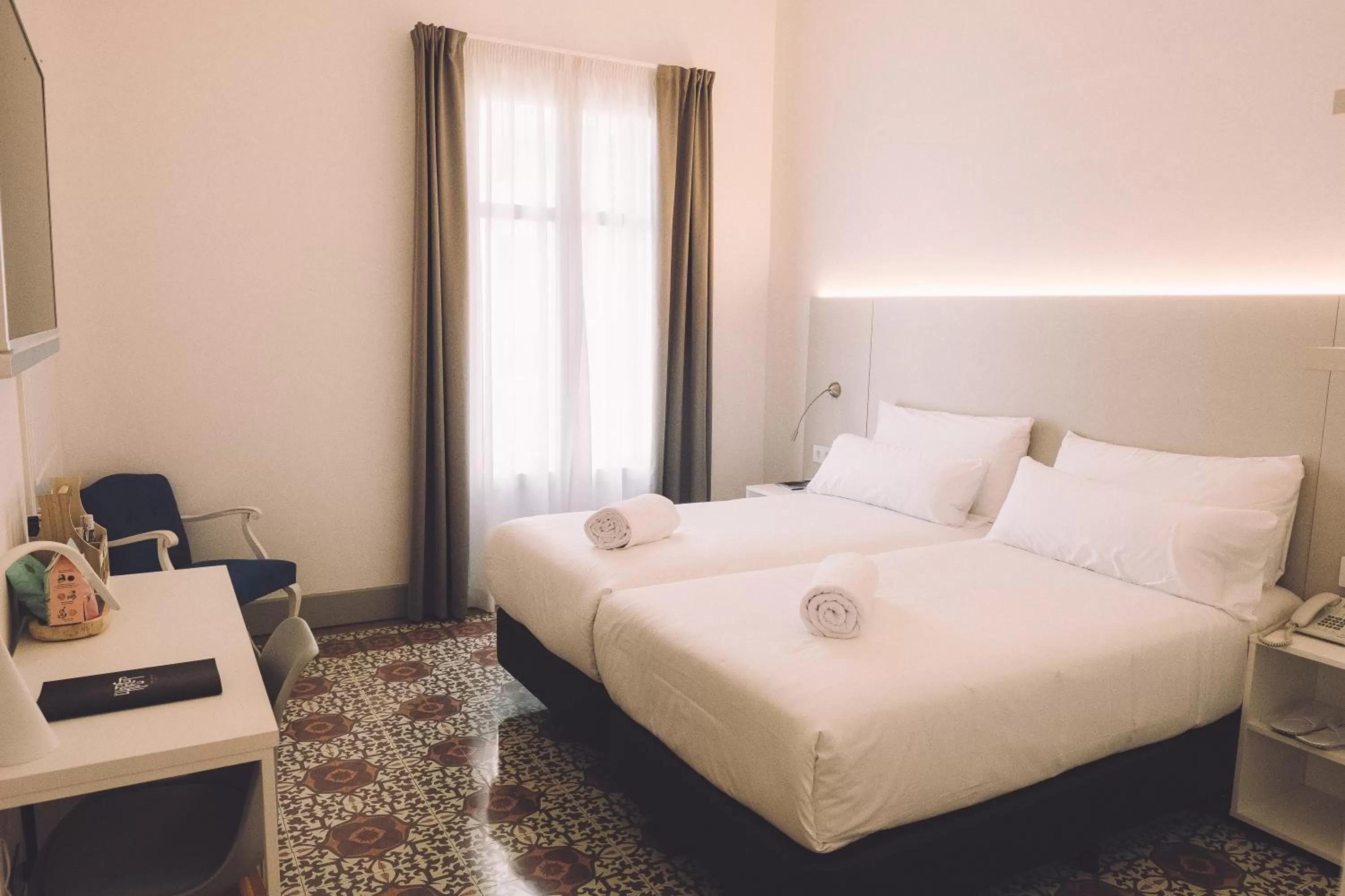 Balcony/Terrace, Bed in Hotelet Casa Padró