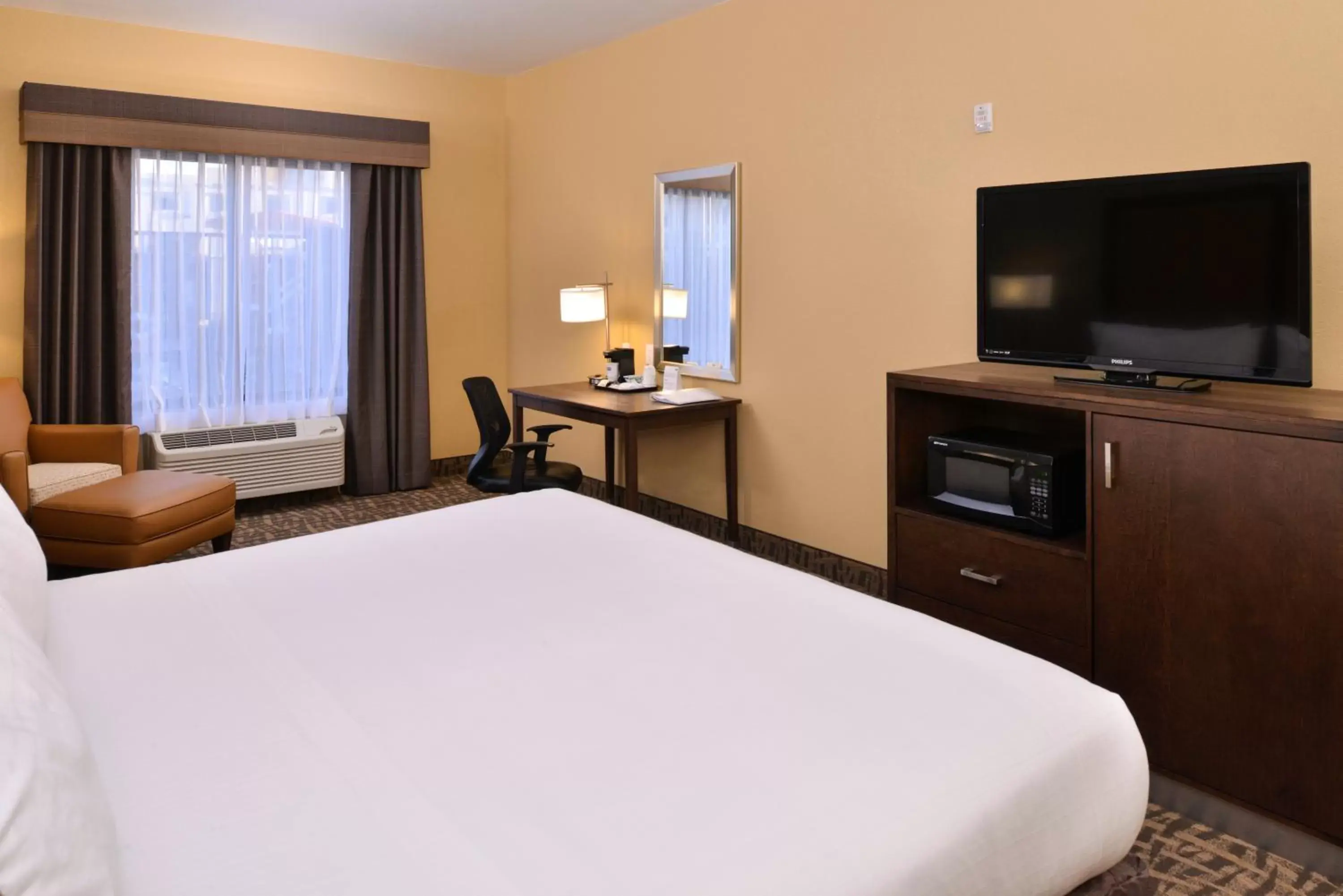 Bedroom, Bed in Holiday Inn Express Hotels Page, an IHG Hotel