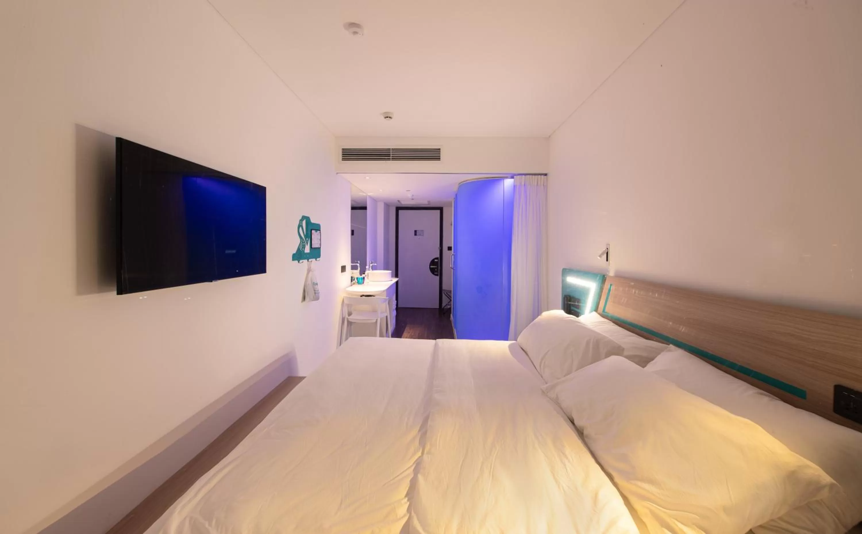 Bedroom, Bed in Tru by Hilton Viet Tri City Centre