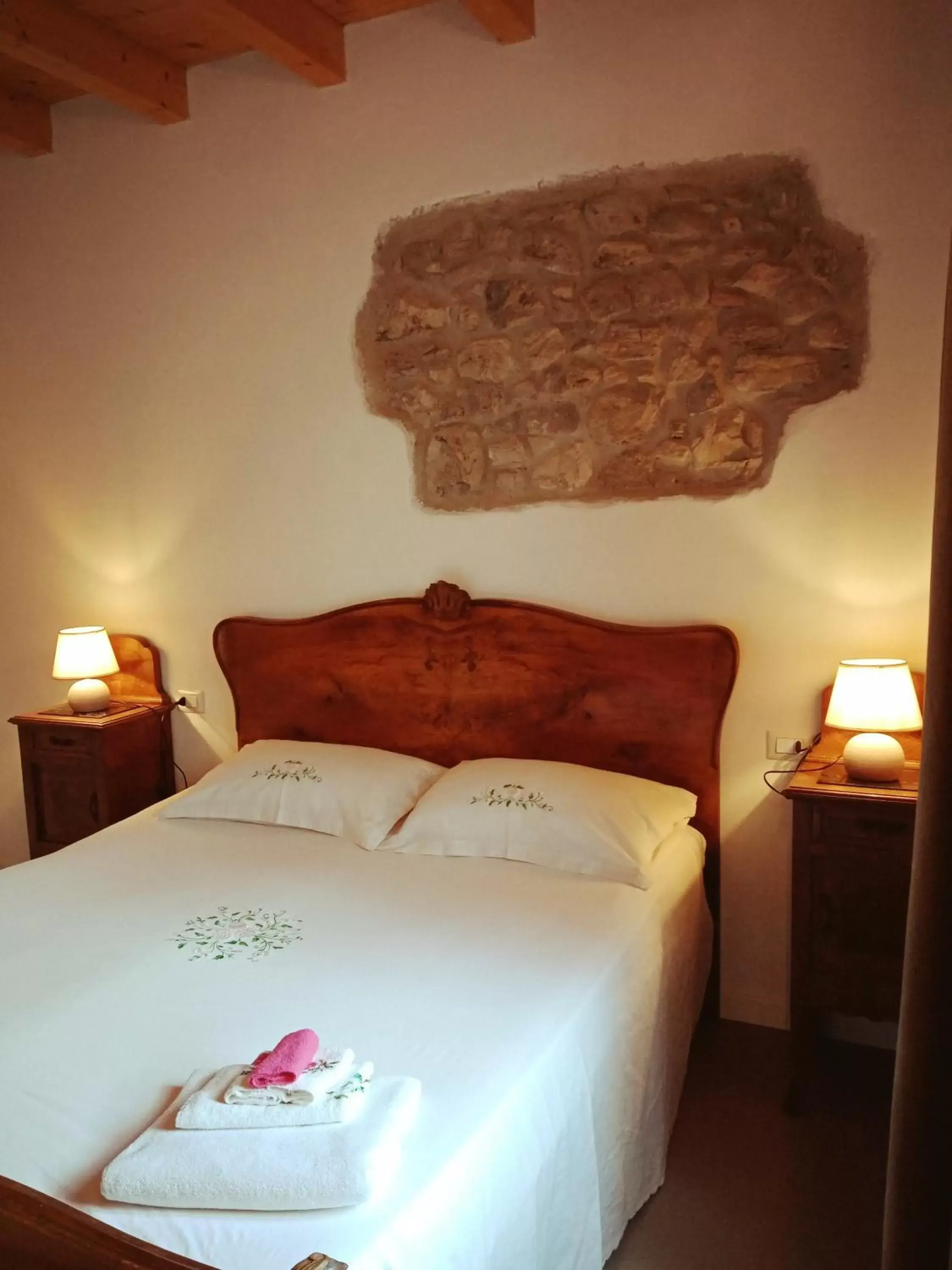 Deluxe Double Room (2 Adults + 1 Child) - single occupancy in B&B La Corte del Segrino Deluxe Double Room (2 Adults + 1 Child) - single occupancy in B&B La Corte del Segrino