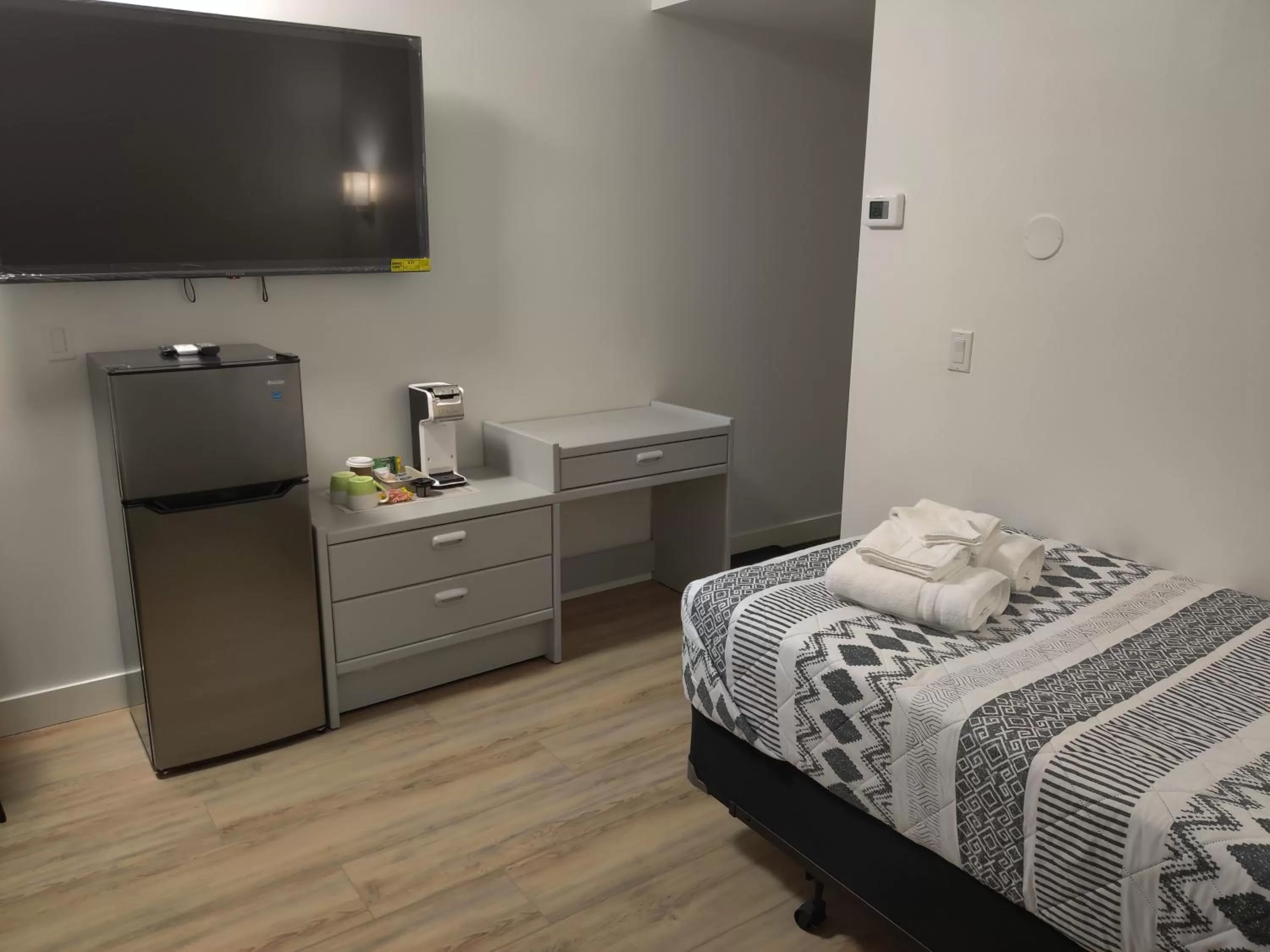 Photo of the whole room, Bed in Destination Inn Cache Creek