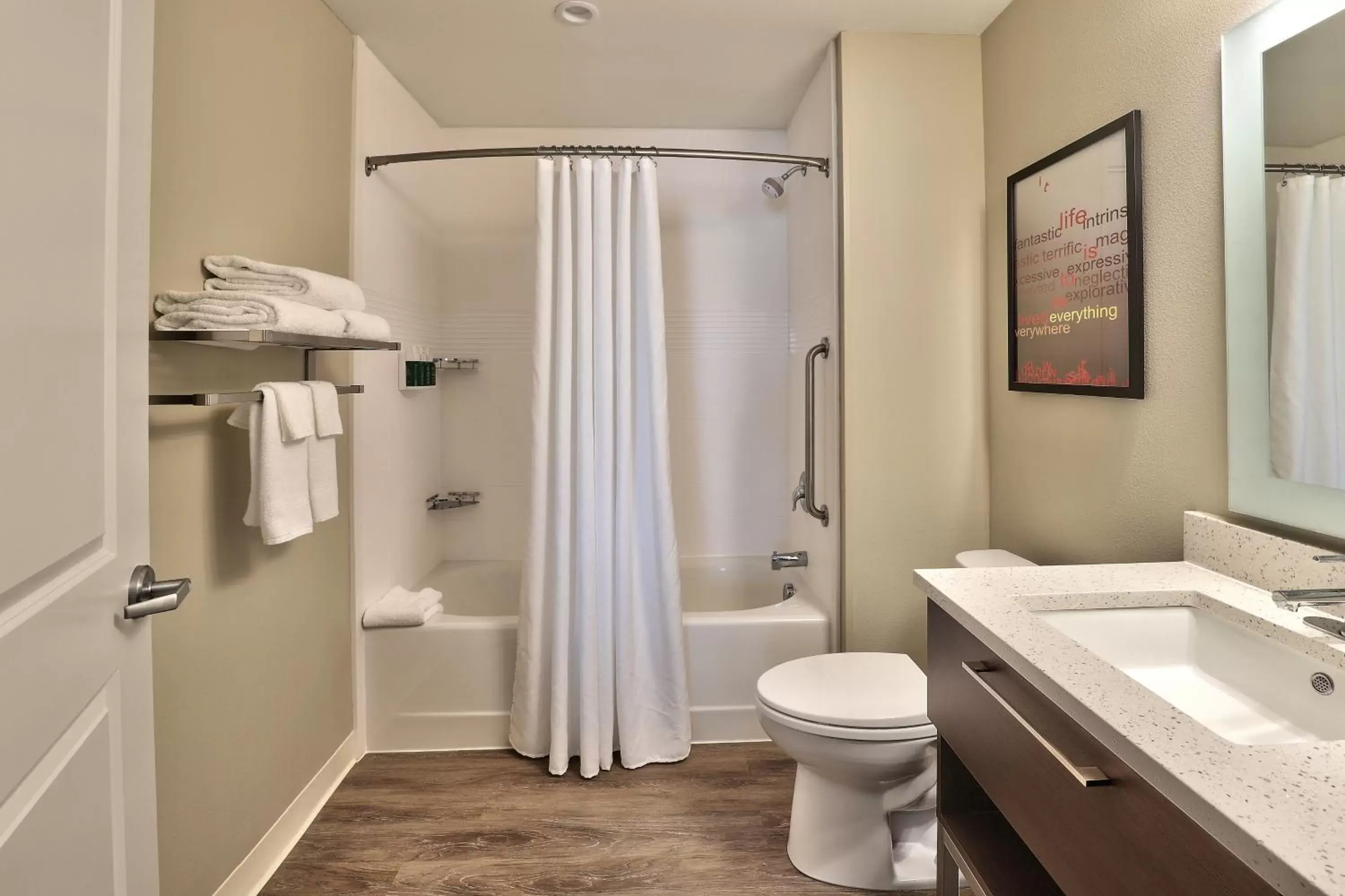 Bathroom in TownePlace Suites by Marriott Albuquerque Old Town
