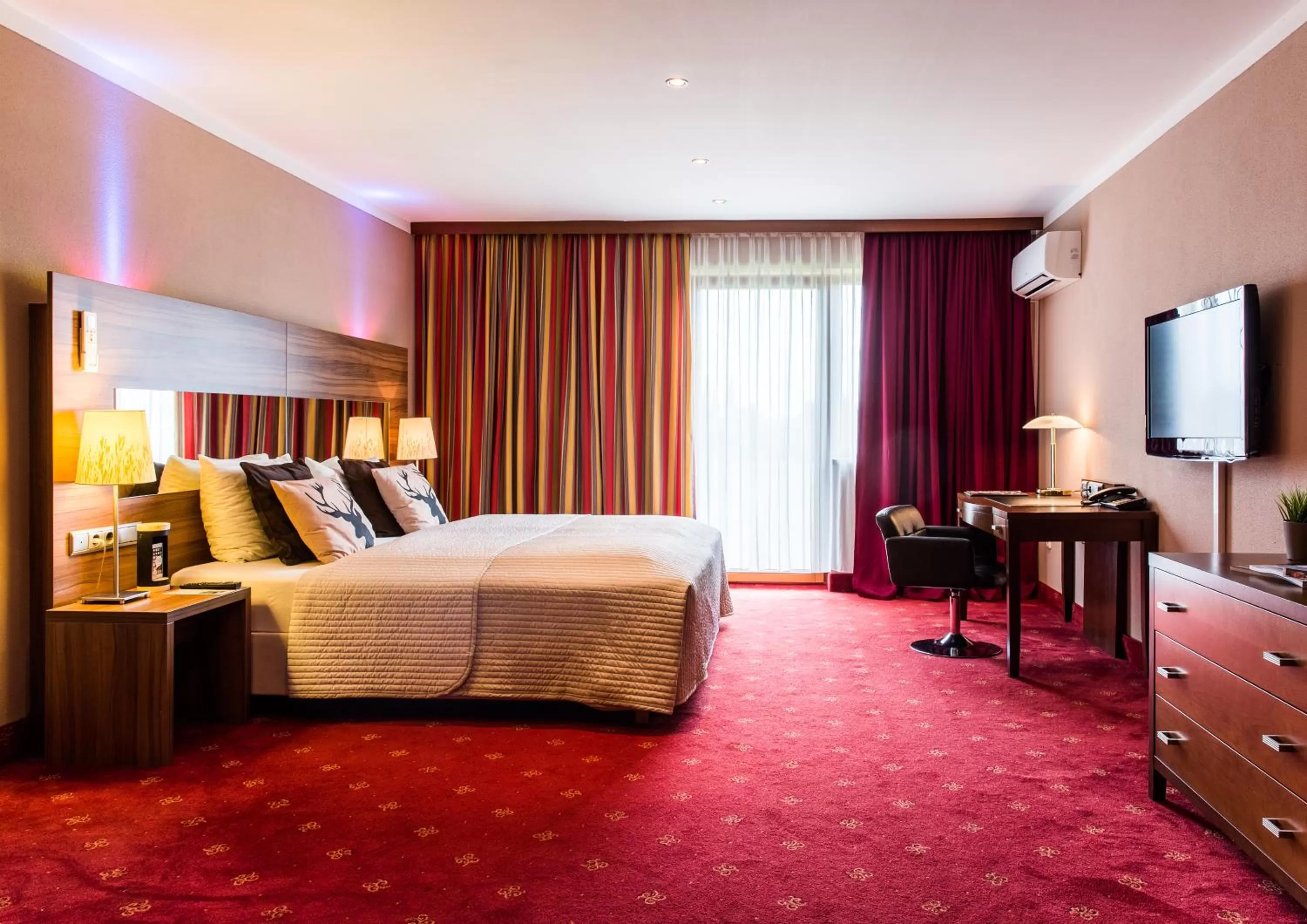 Photo of the whole room, Bed in Hotel Salzburg