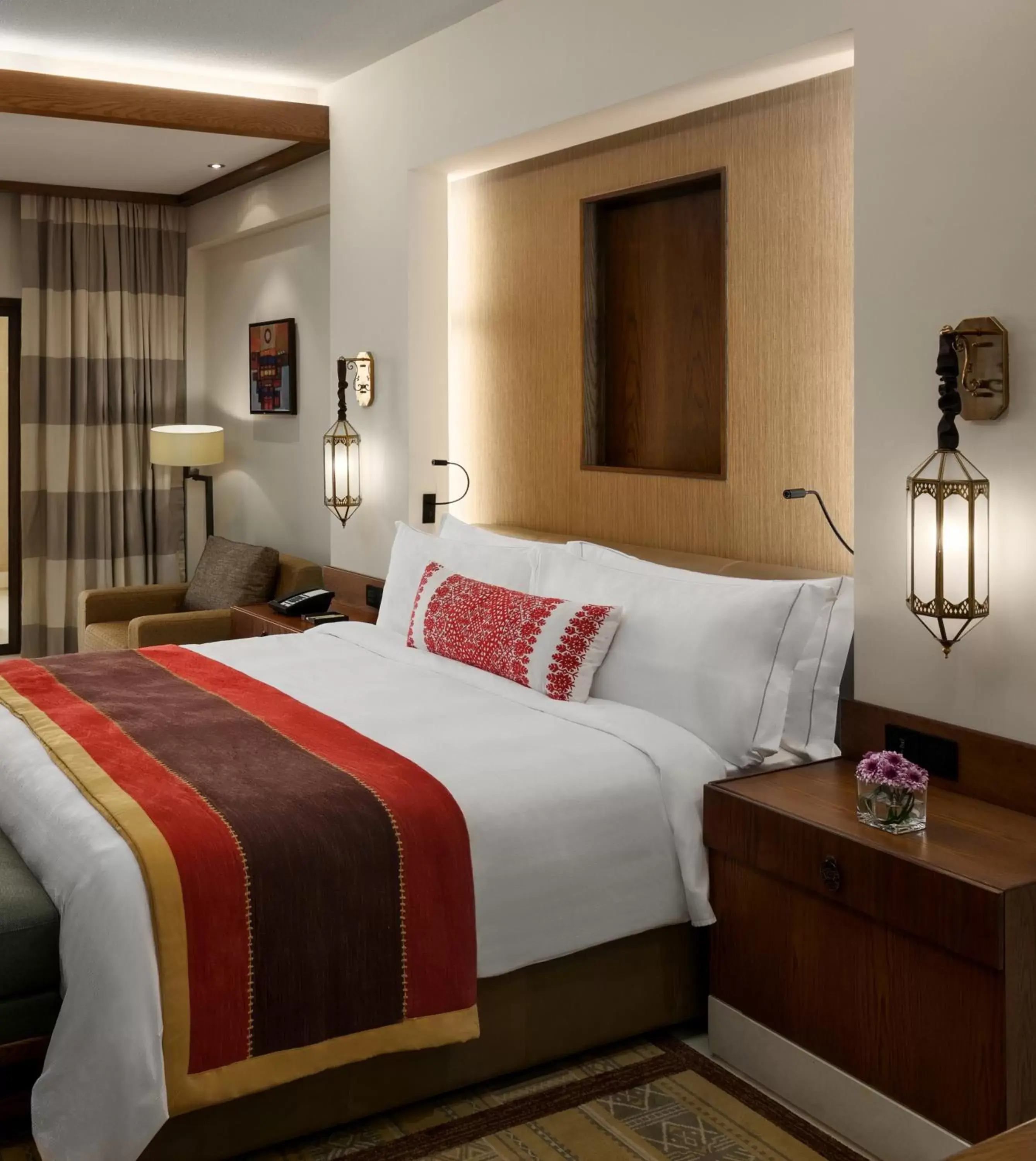 Bed in InterContinental Durrat Al Riyadh Resort & Spa, an IHG Hotel