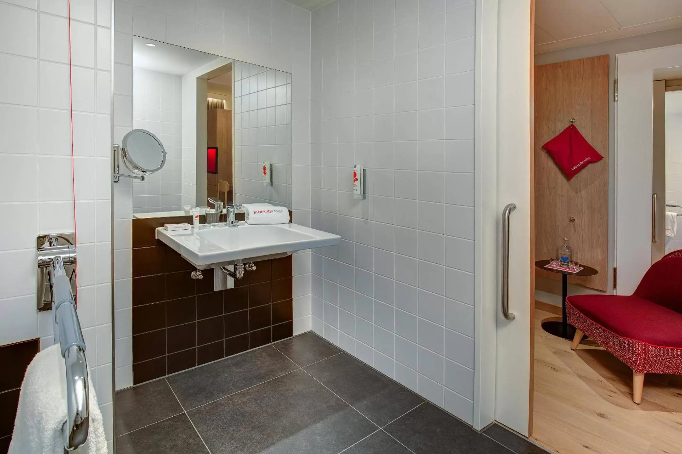Bathroom in IntercityHotel Duisburg