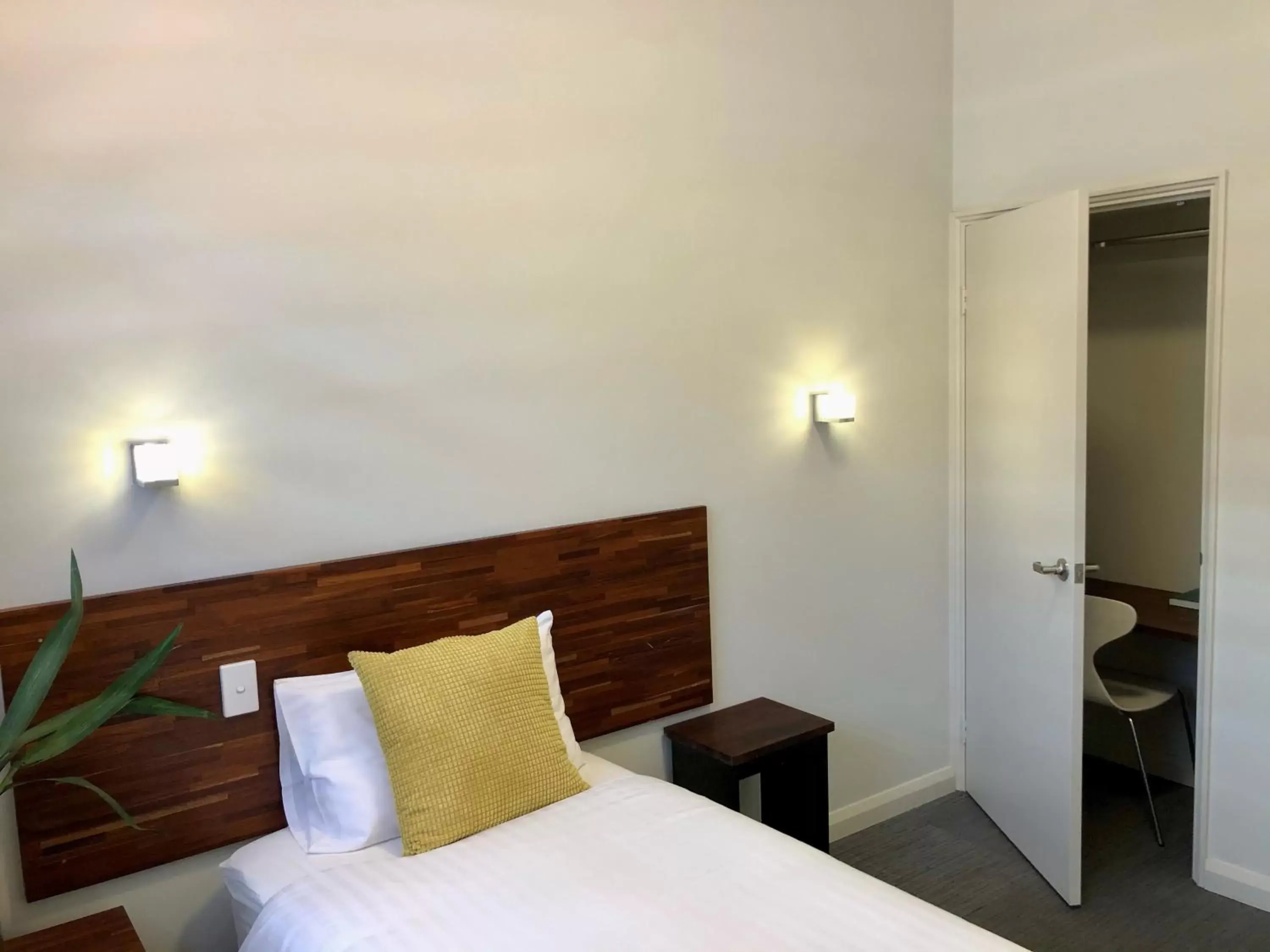 Property building, Bed in Gallery Hotel