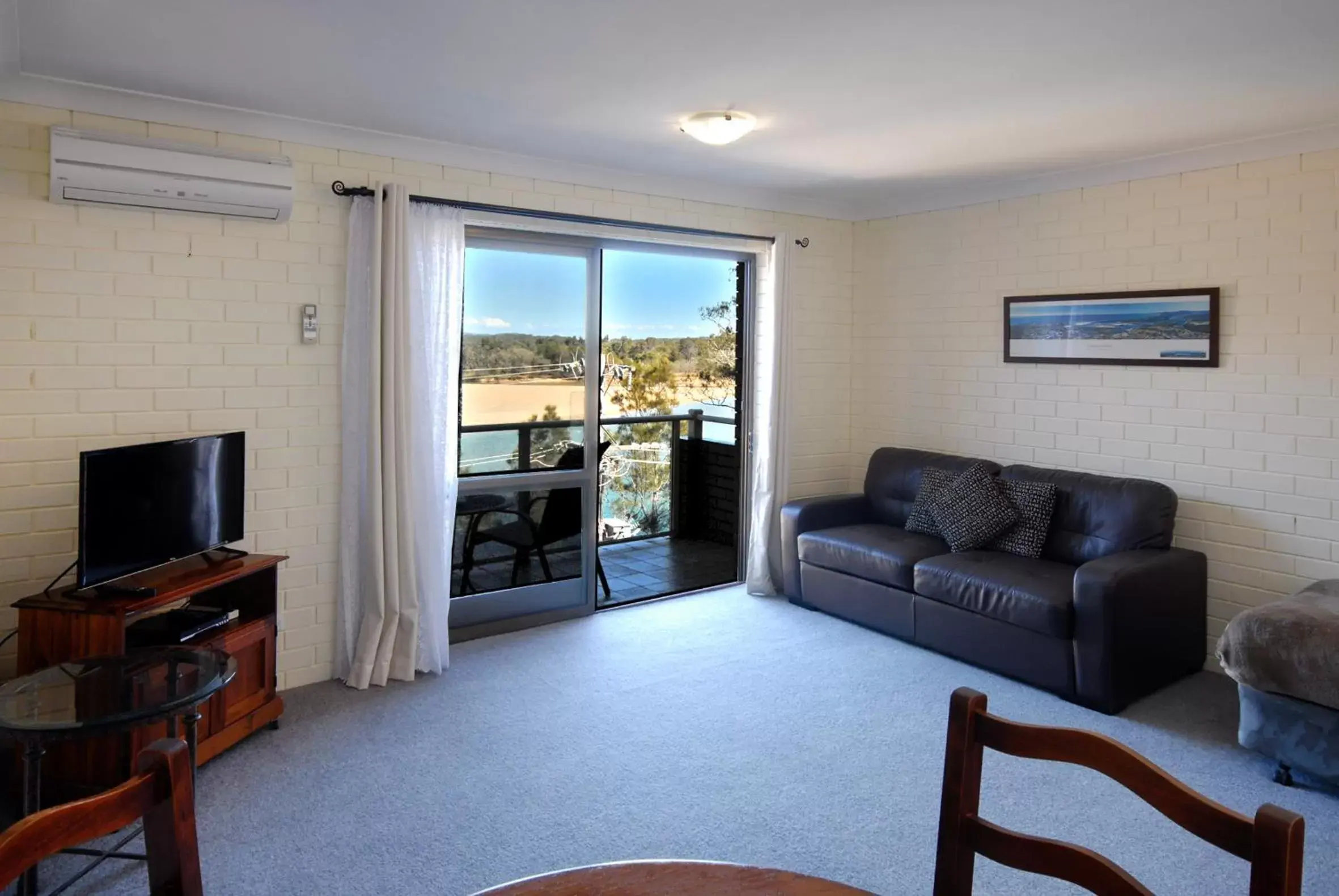 Bed, Seating Area in Marcel Towers Holiday Apartments