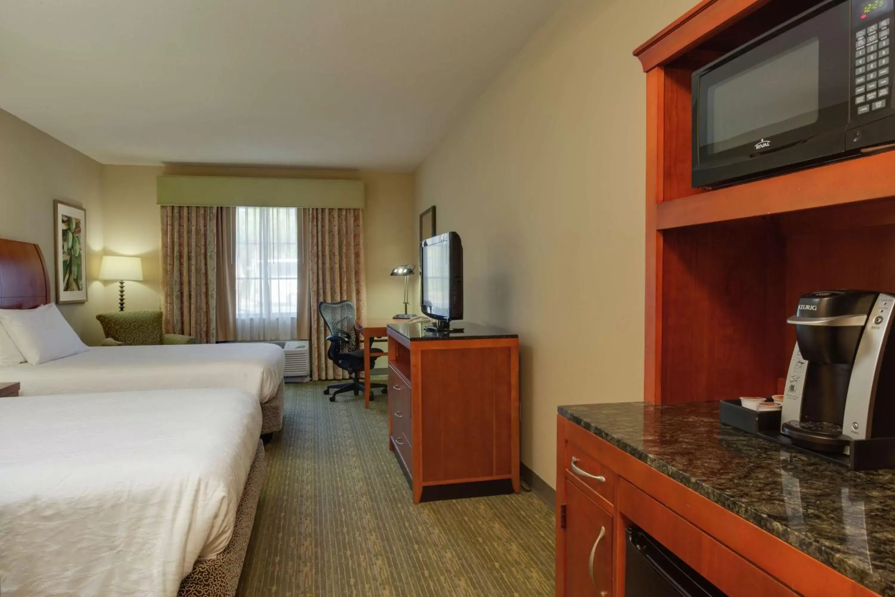 Bedroom, TV/Entertainment Center in Hilton Garden Inn at PGA Village/Port St. Lucie