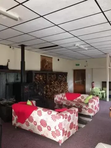 Communal lounge/ TV room in Kookaburra Lodge