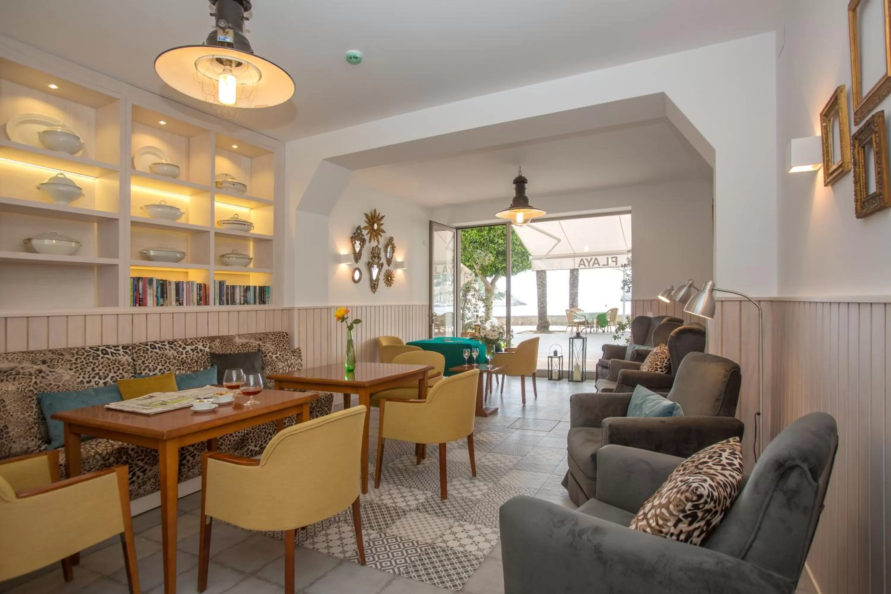 Property building, Restaurant/Places to Eat in Hotel Marina