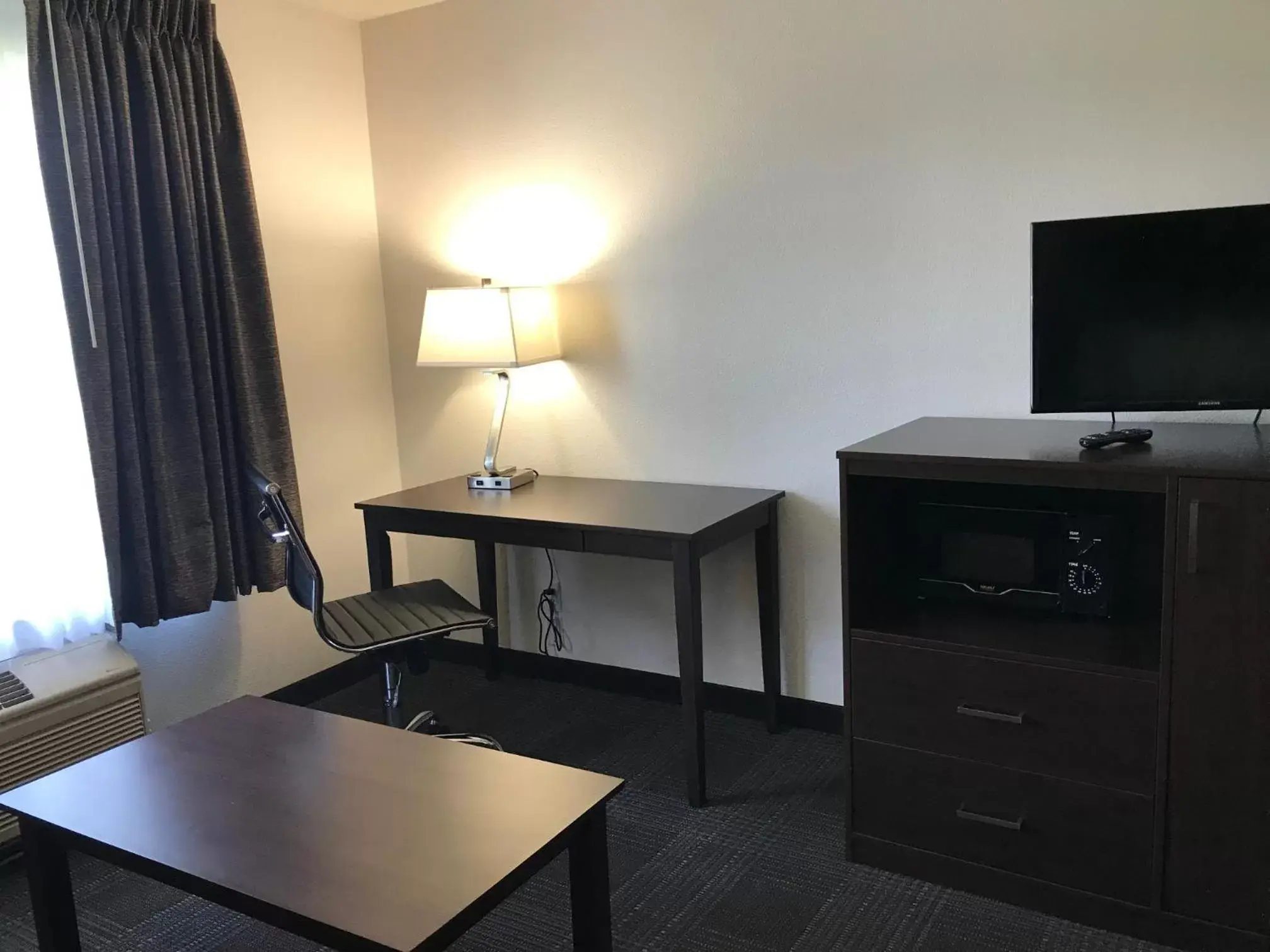 TV/Entertainment Center in Days Inn & Suites by Wyndham Gresham