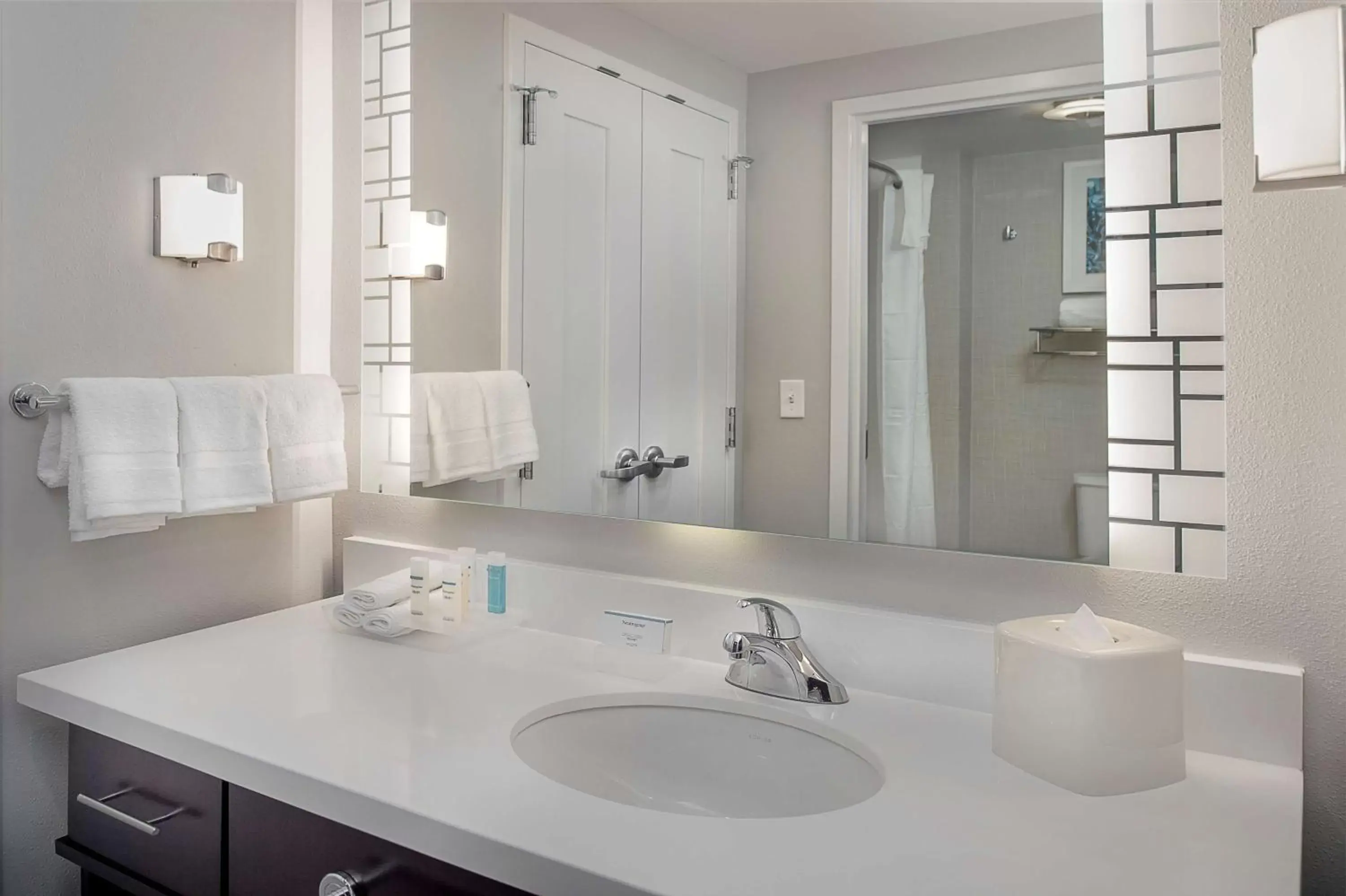 Bathroom in Homewood Suites by Hilton St. Louis Westport